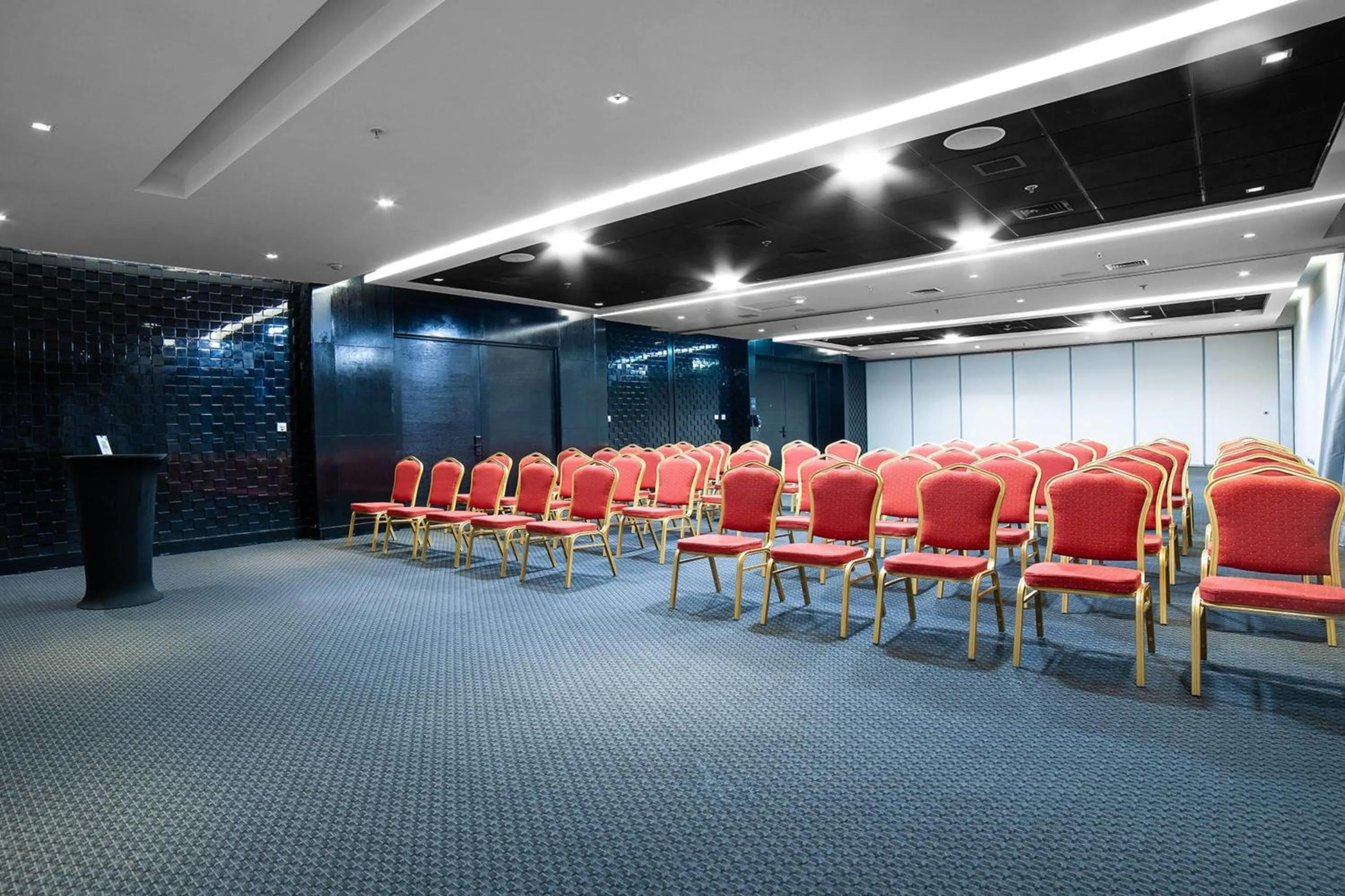 Meeting/conference room in Wyndham Santiago Pettra