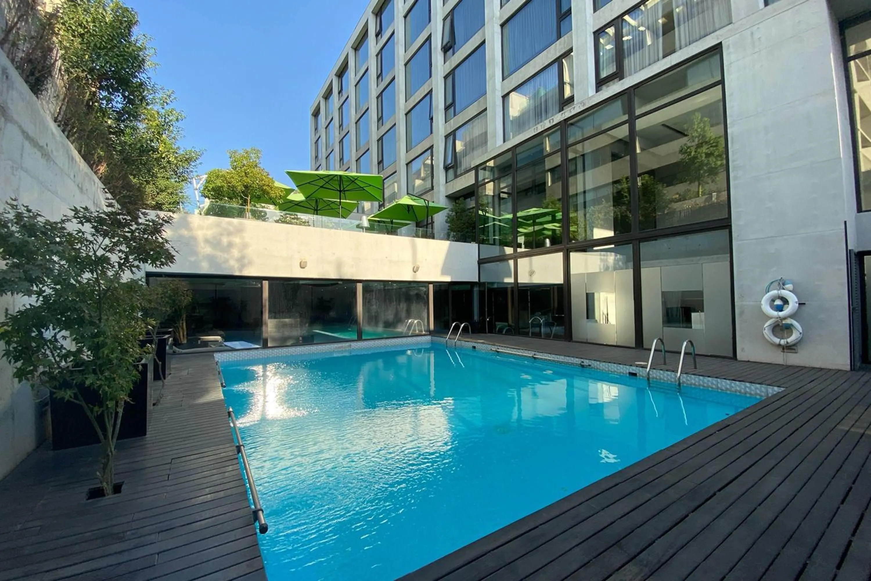 Pool view in Wyndham Santiago Pettra