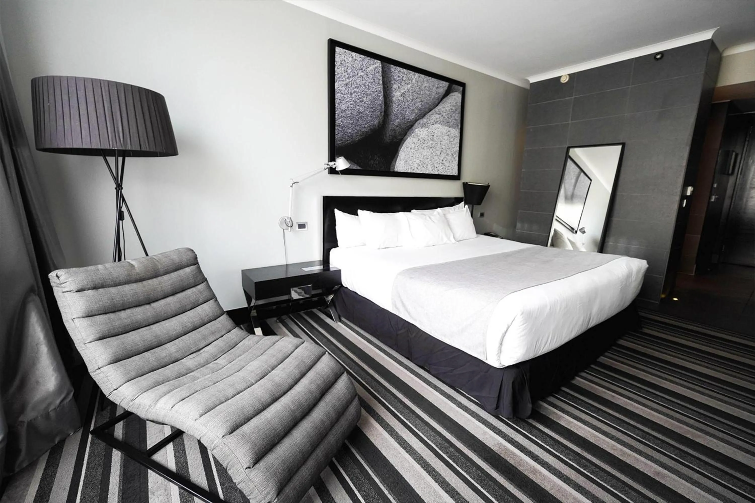 Photo of the whole room, Bed in Wyndham Santiago Pettra