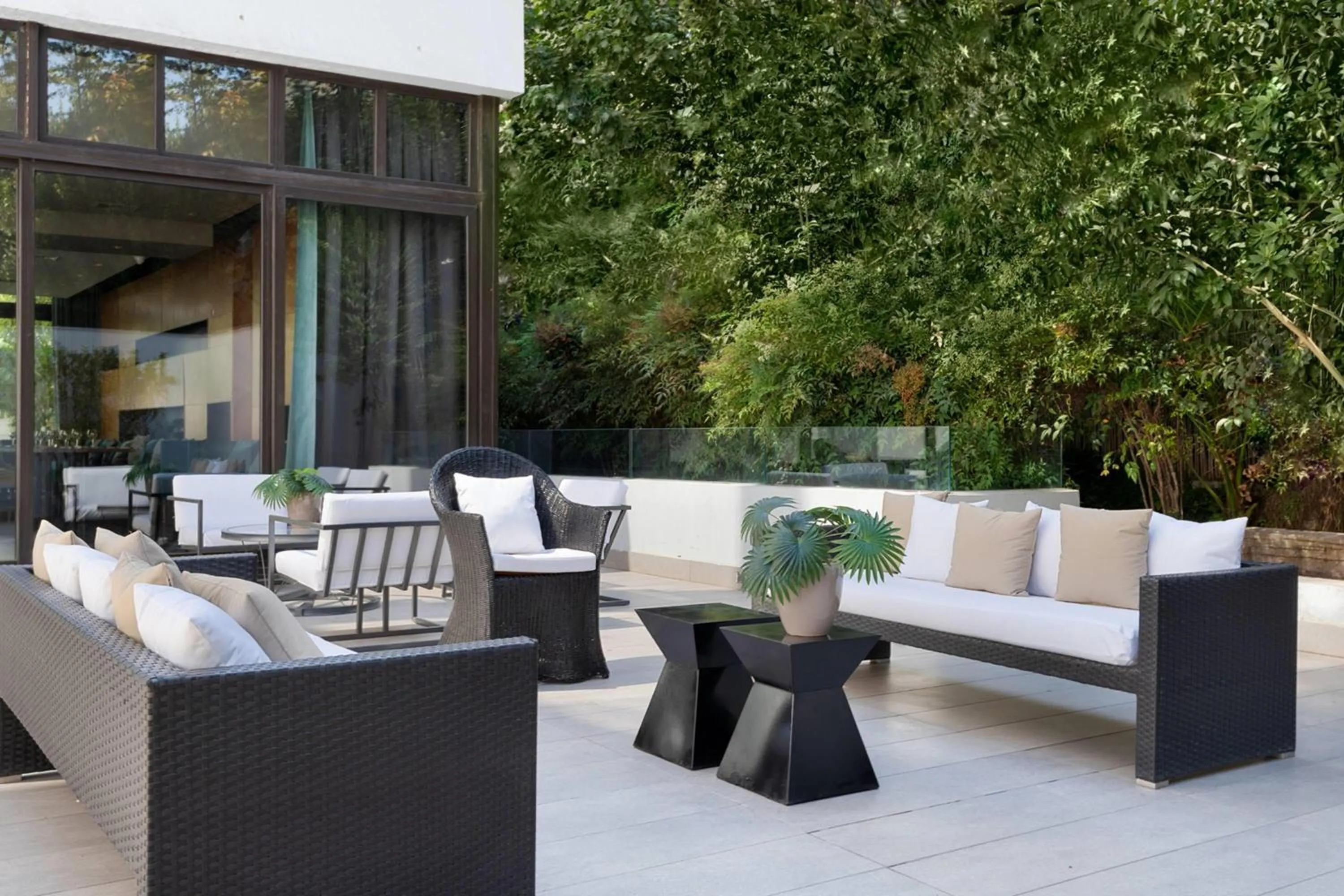 Restaurant/places to eat in Wyndham Santiago Pettra