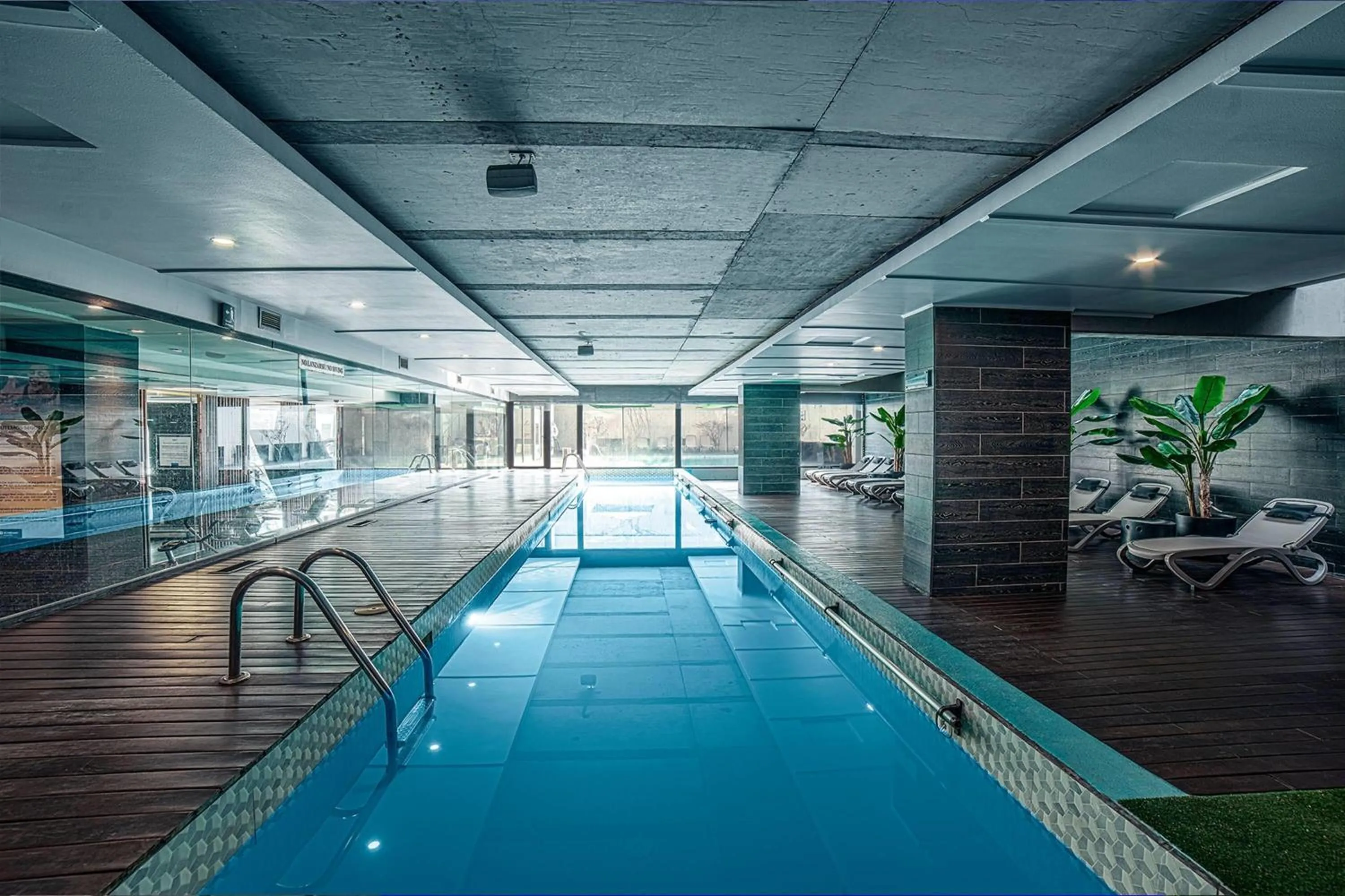 Pool view in Wyndham Santiago Pettra