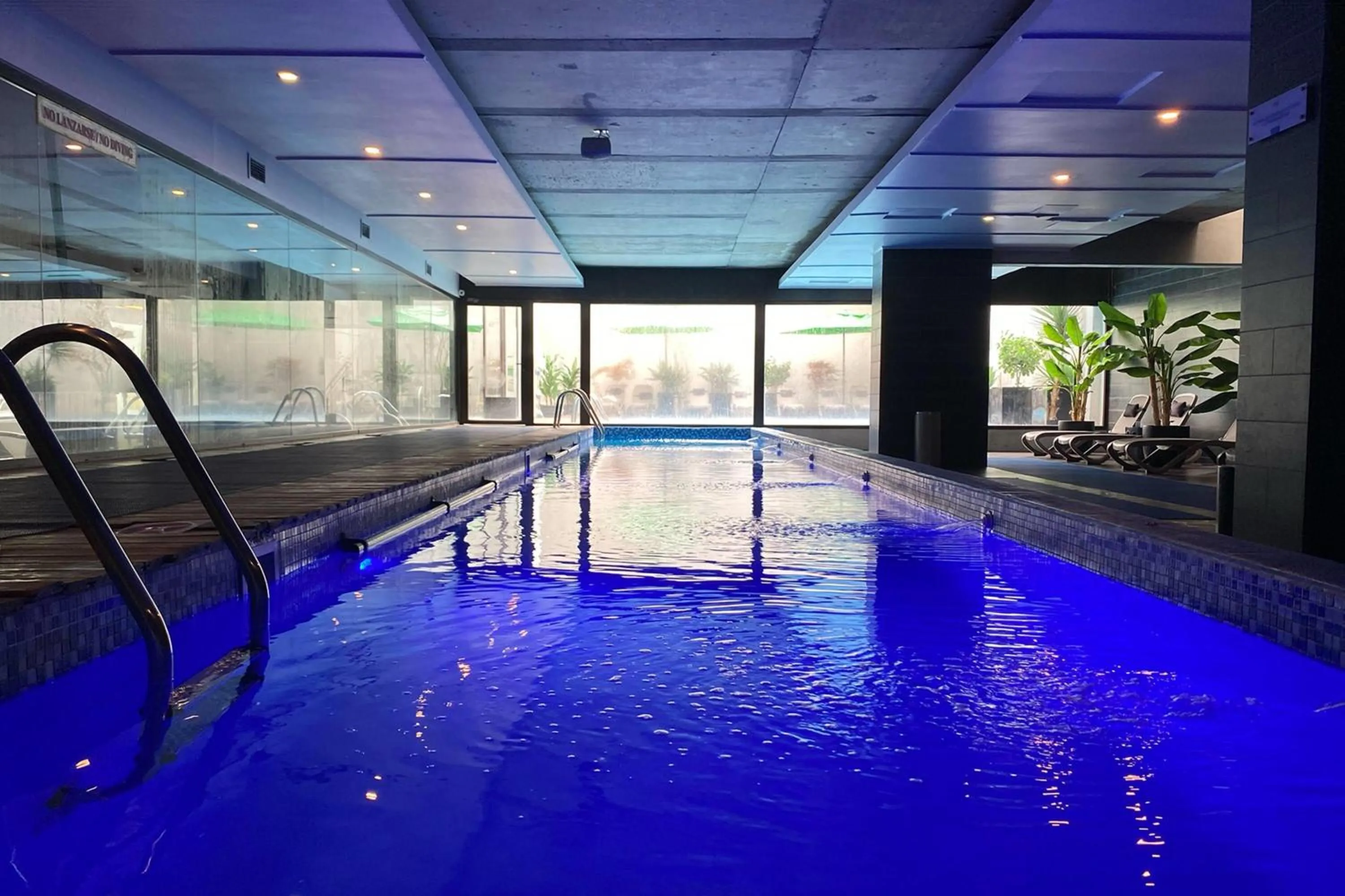 Pool view in Wyndham Santiago Pettra