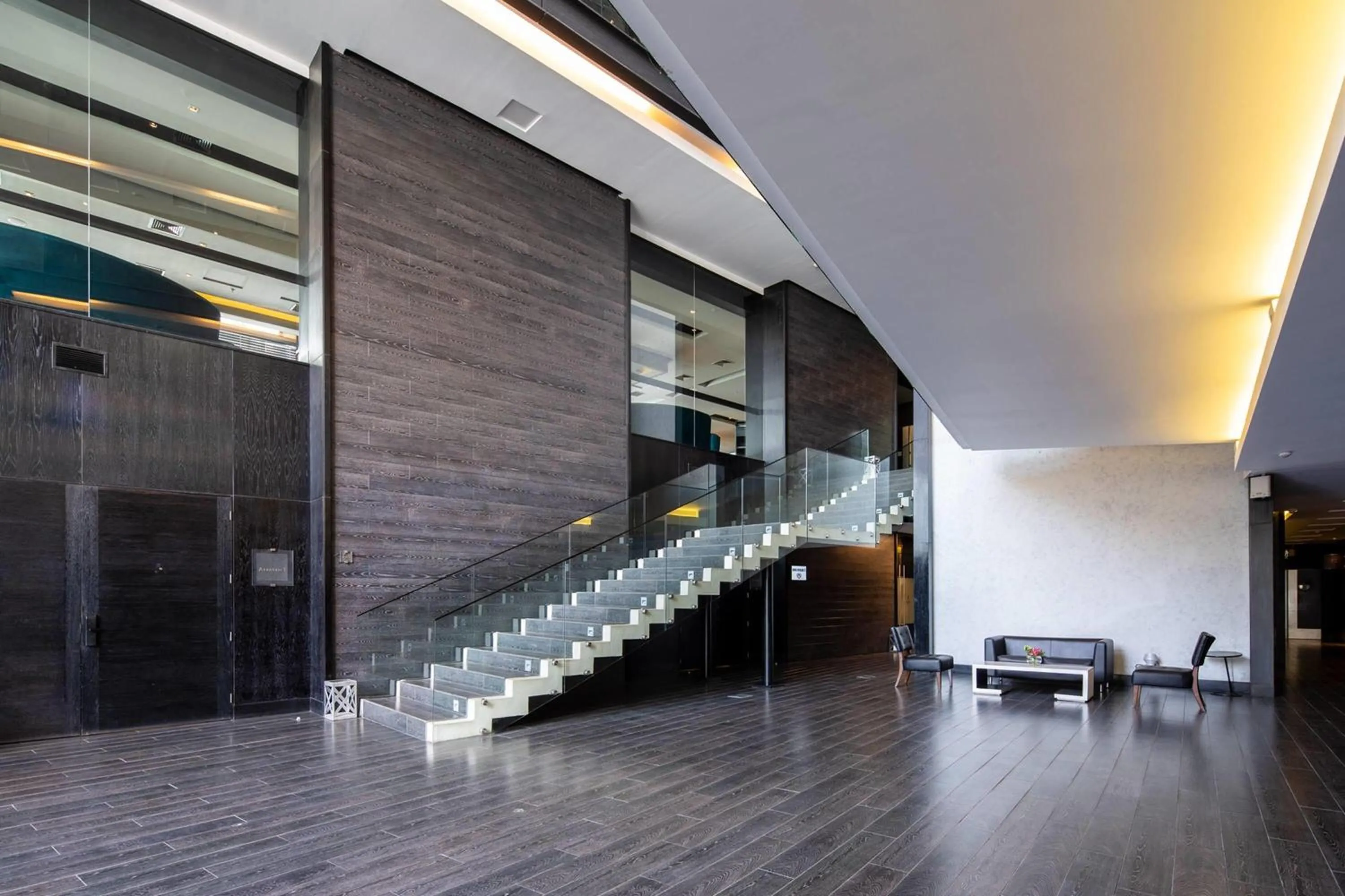 Lobby or reception in Wyndham Santiago Pettra