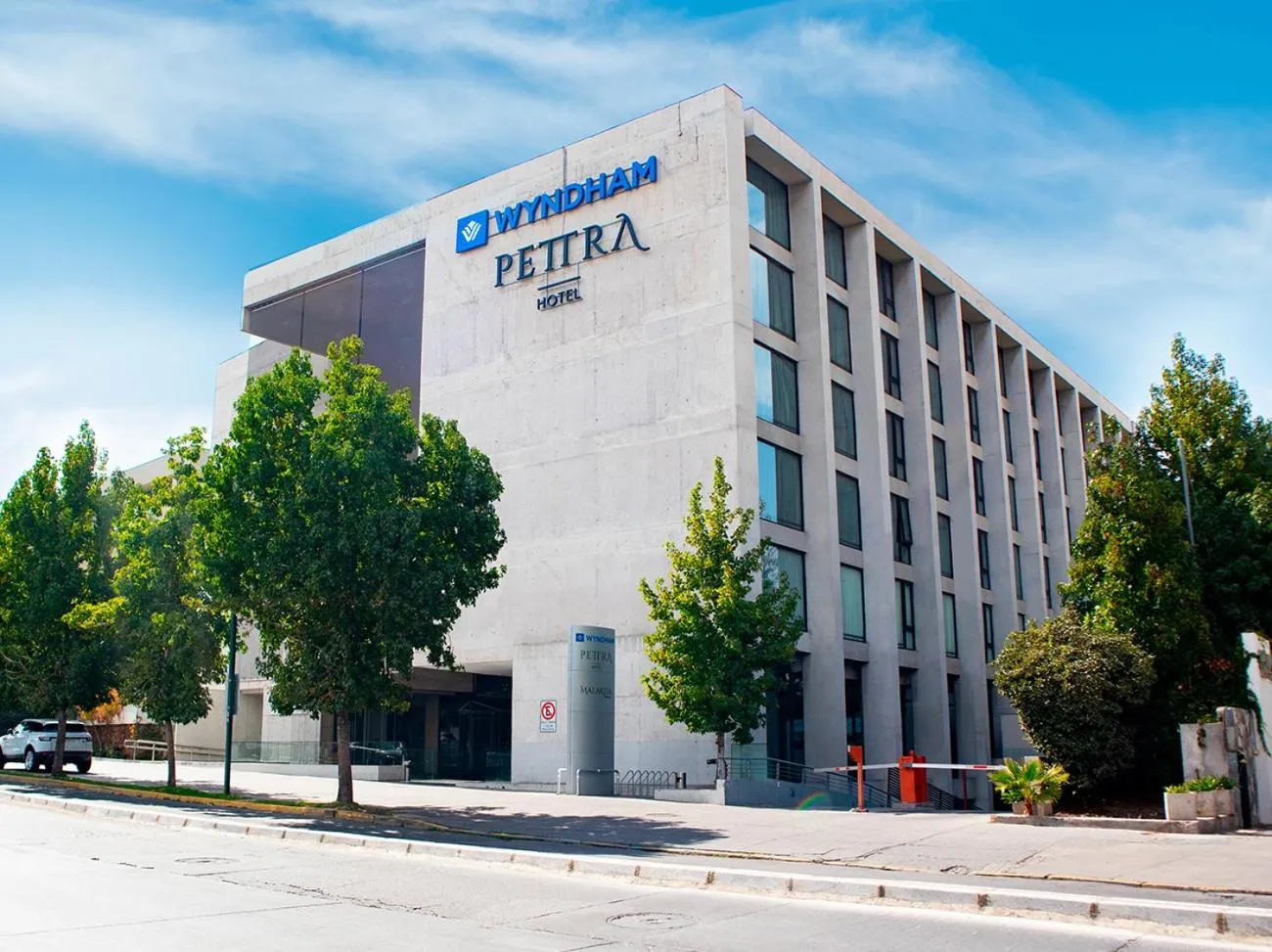 Property building in Wyndham Santiago Pettra