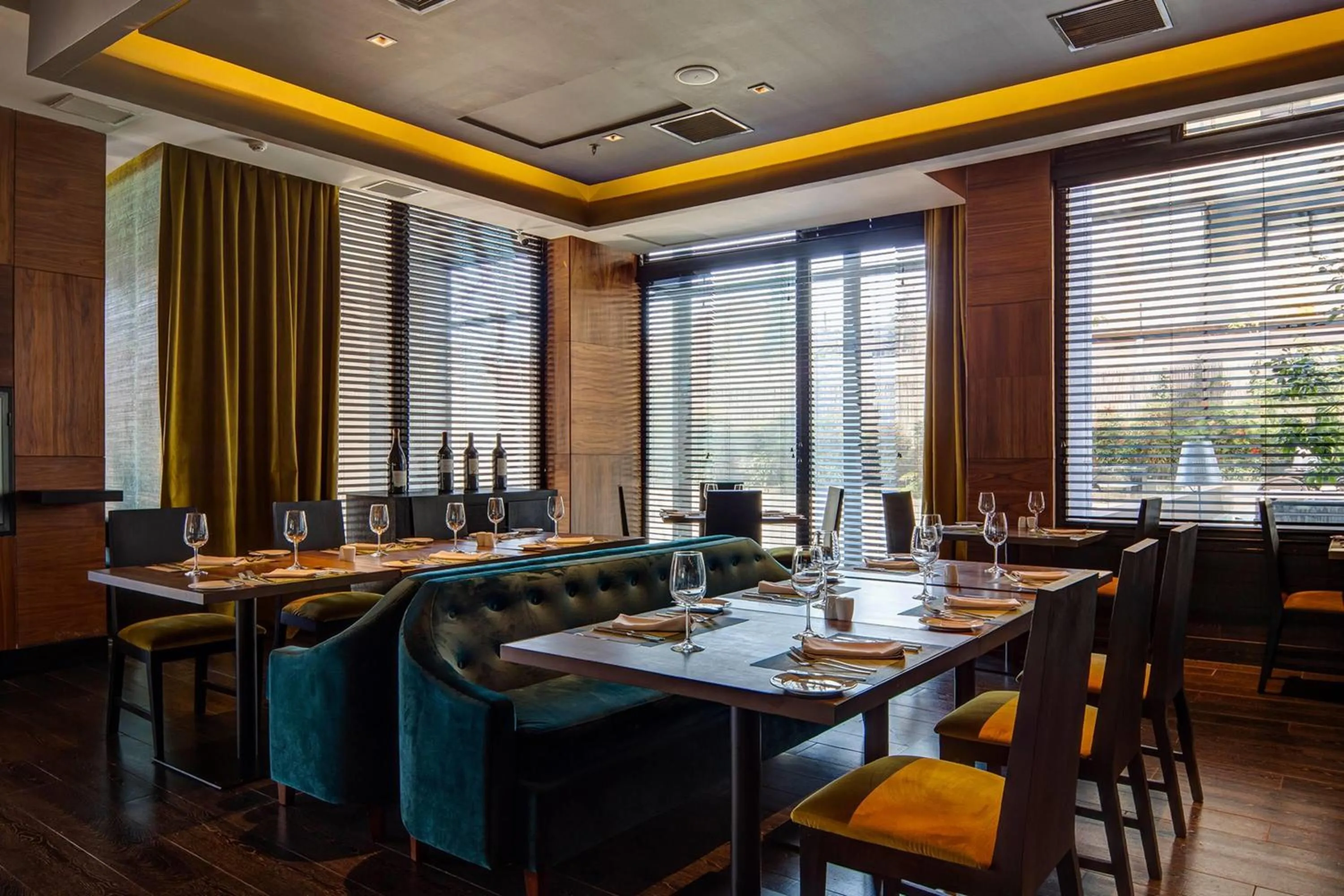 Restaurant/places to eat in Wyndham Santiago Pettra