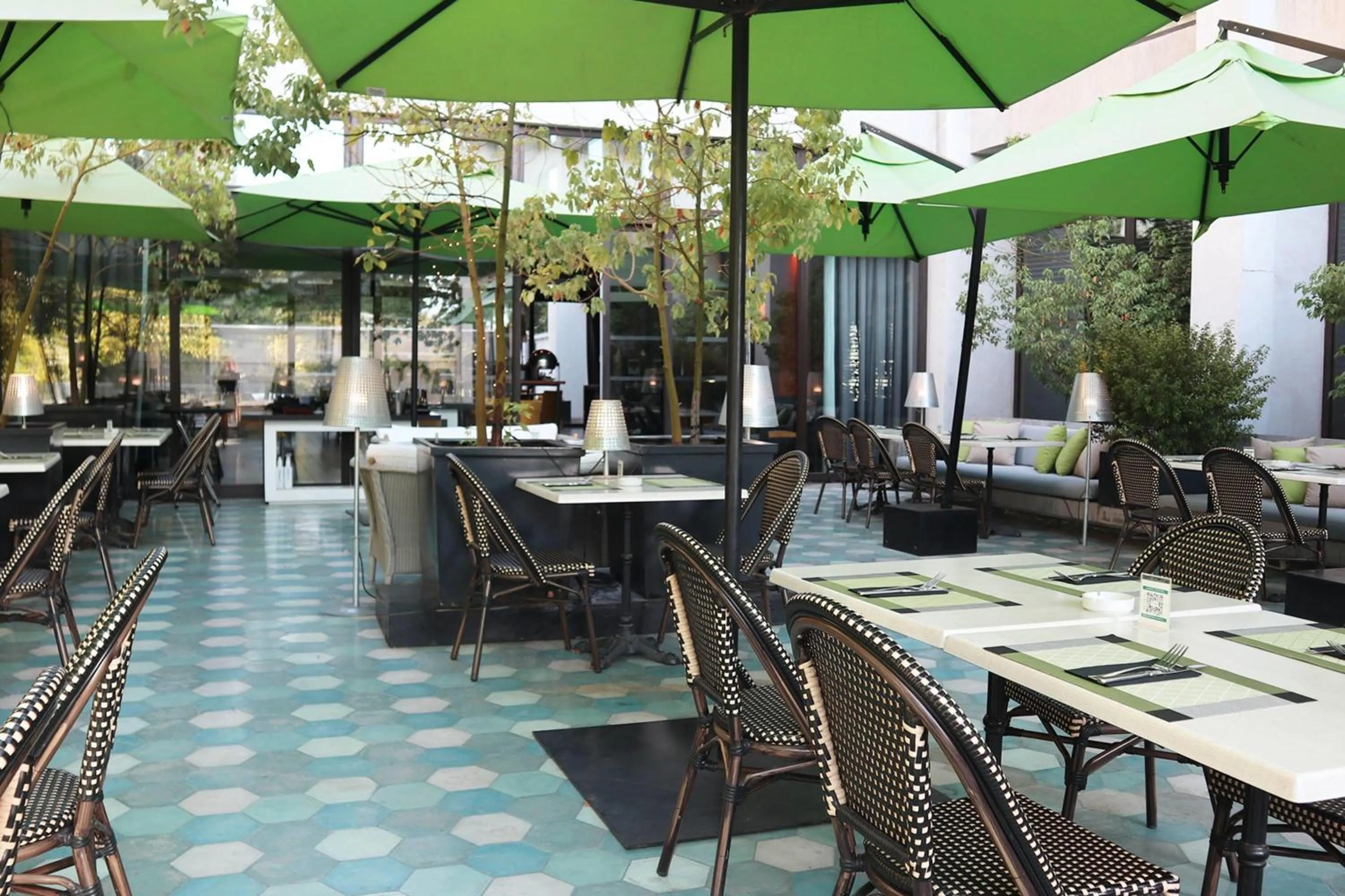 Restaurant/places to eat in Wyndham Santiago Pettra