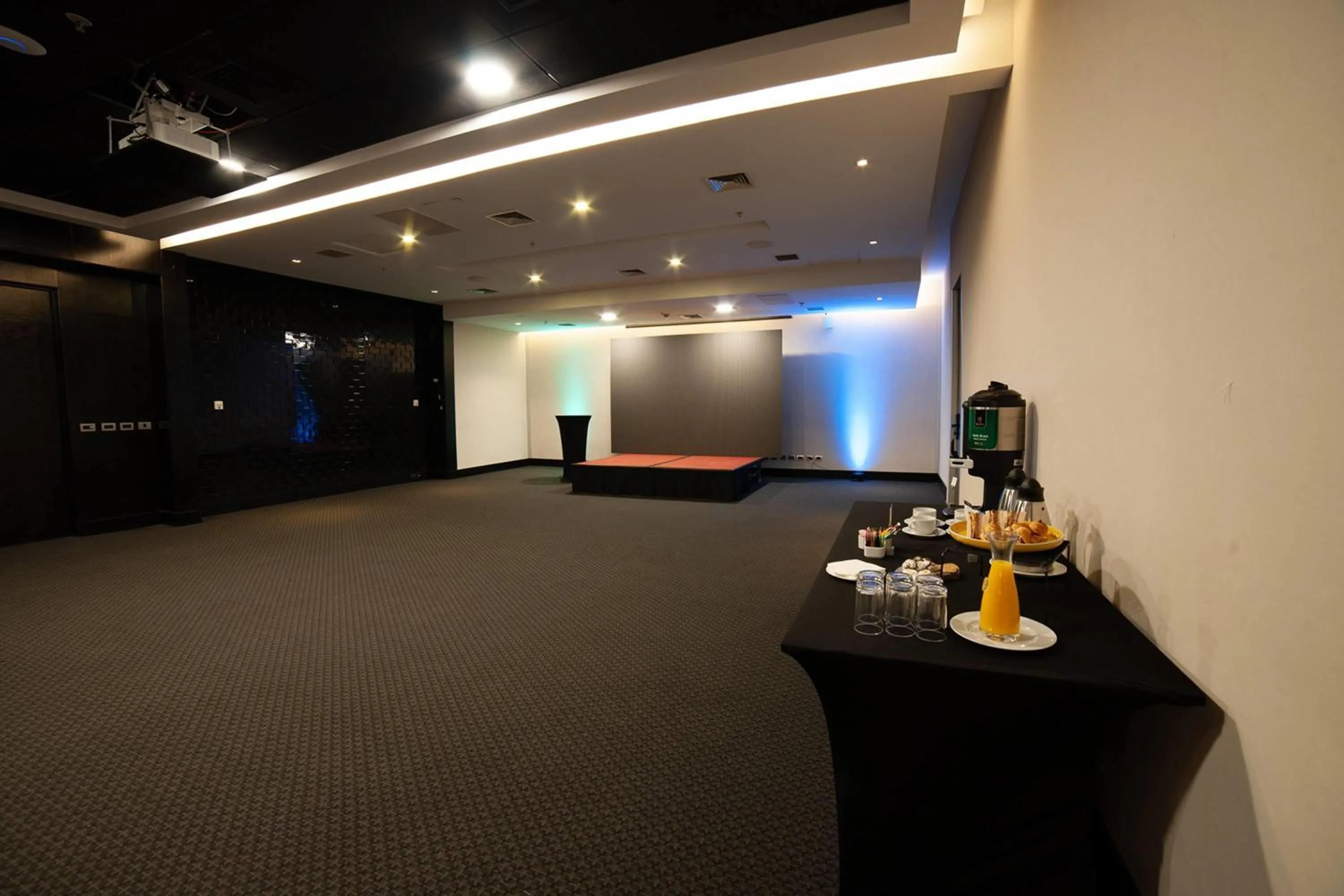 Meeting/conference room in Wyndham Santiago Pettra