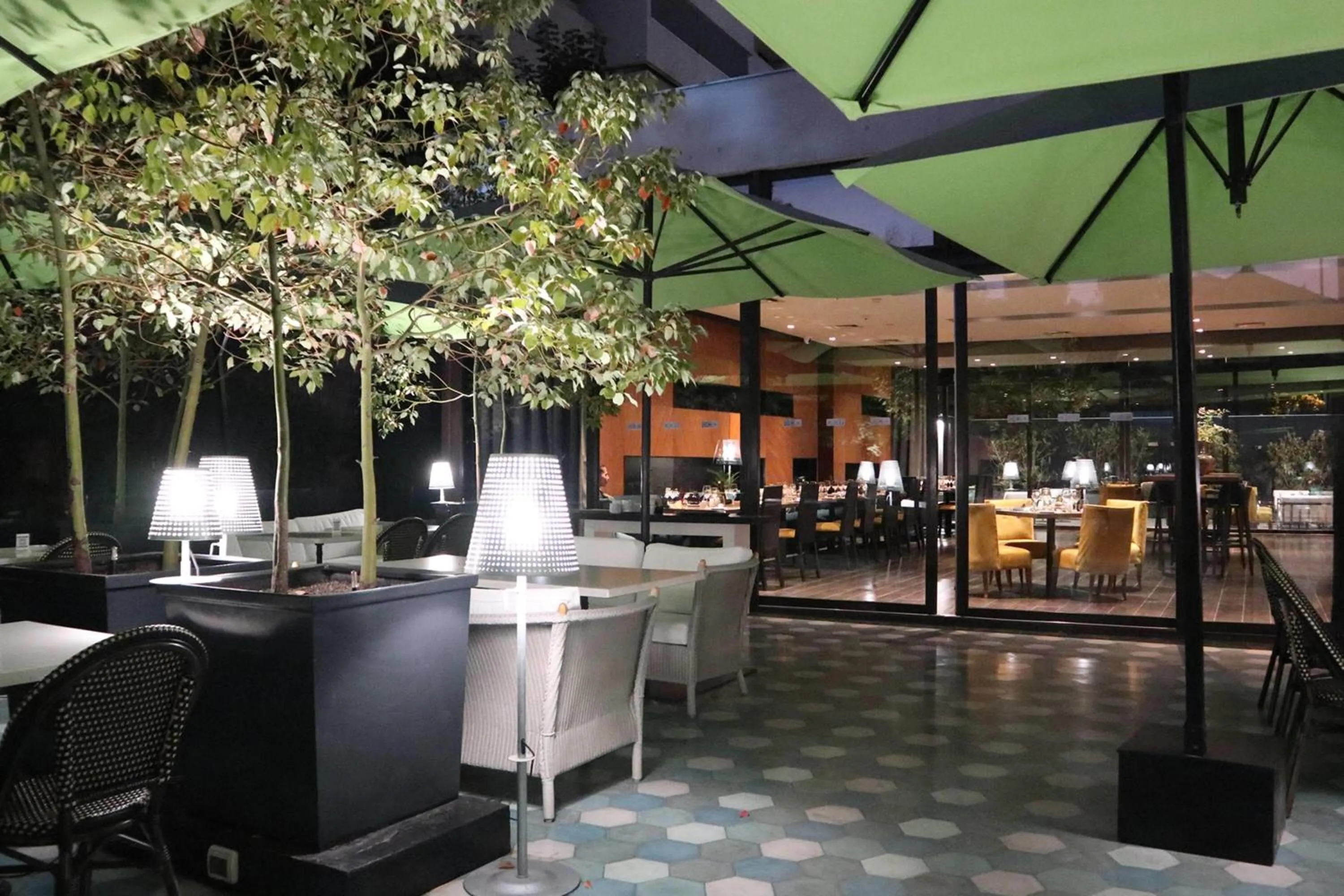 Restaurant/places to eat in Wyndham Santiago Pettra