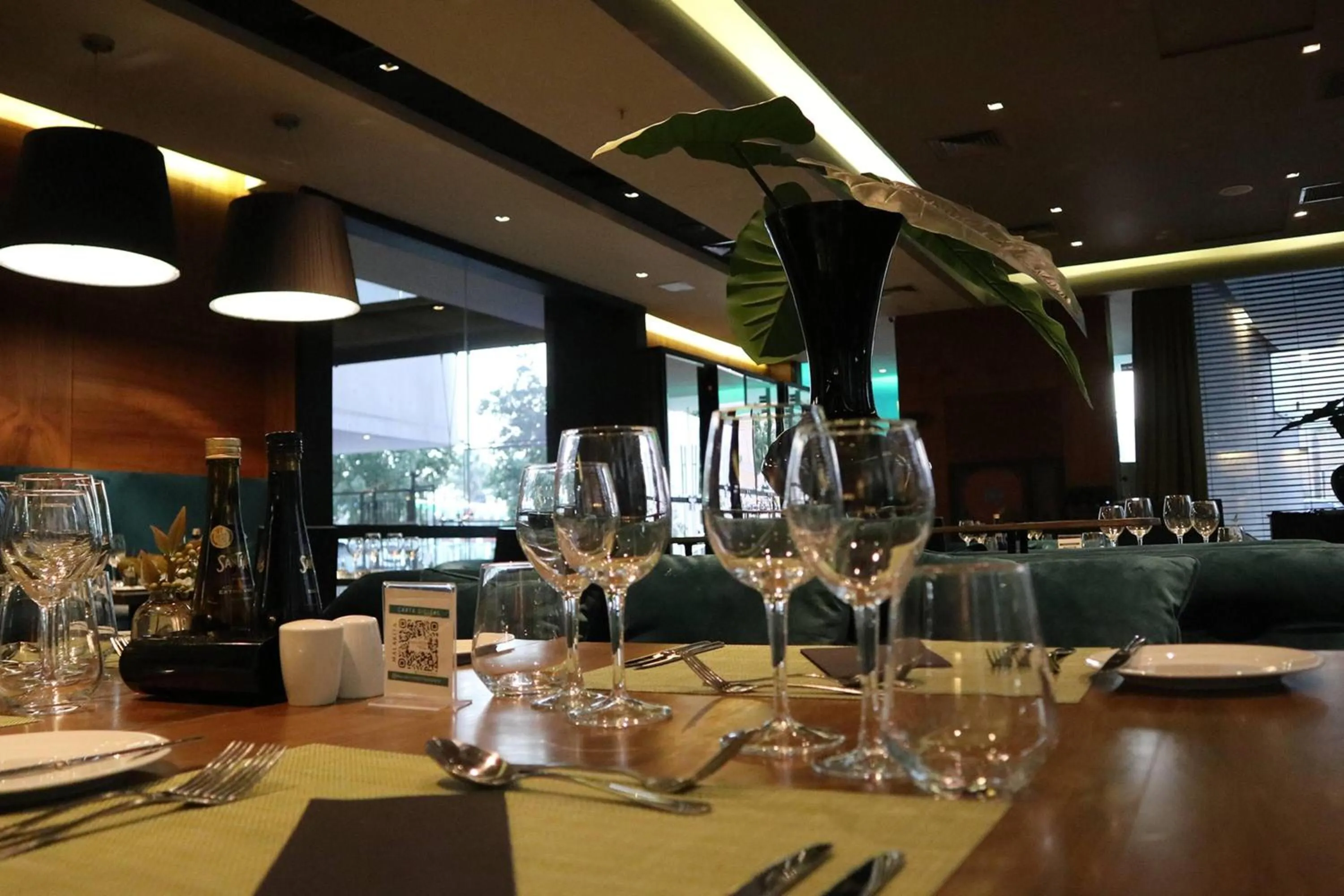 Restaurant/places to eat in Wyndham Santiago Pettra