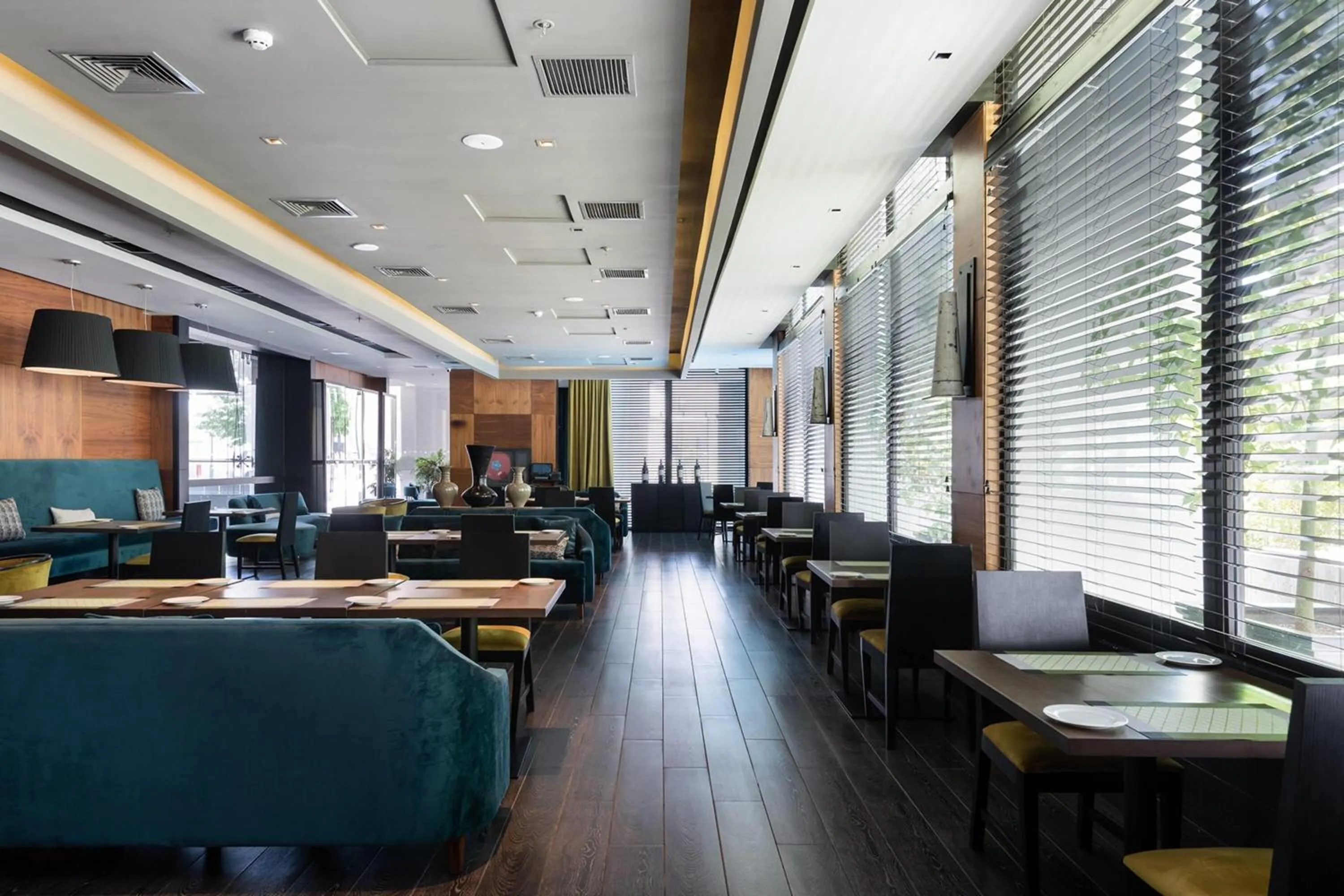 Restaurant/places to eat in Wyndham Santiago Pettra