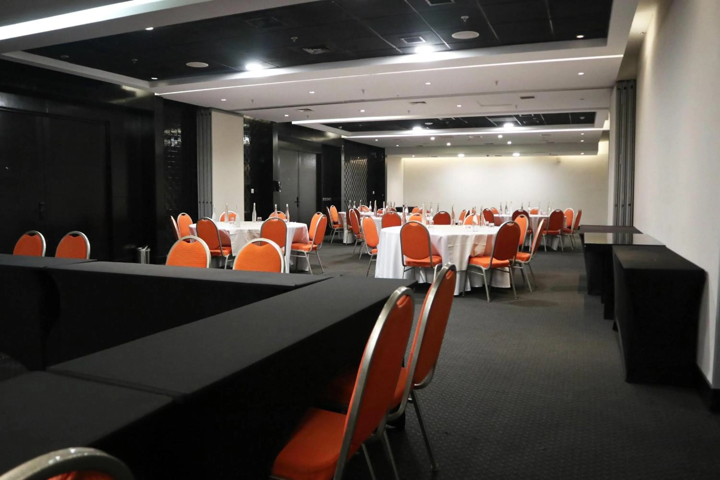 Meeting/conference room in Wyndham Santiago Pettra