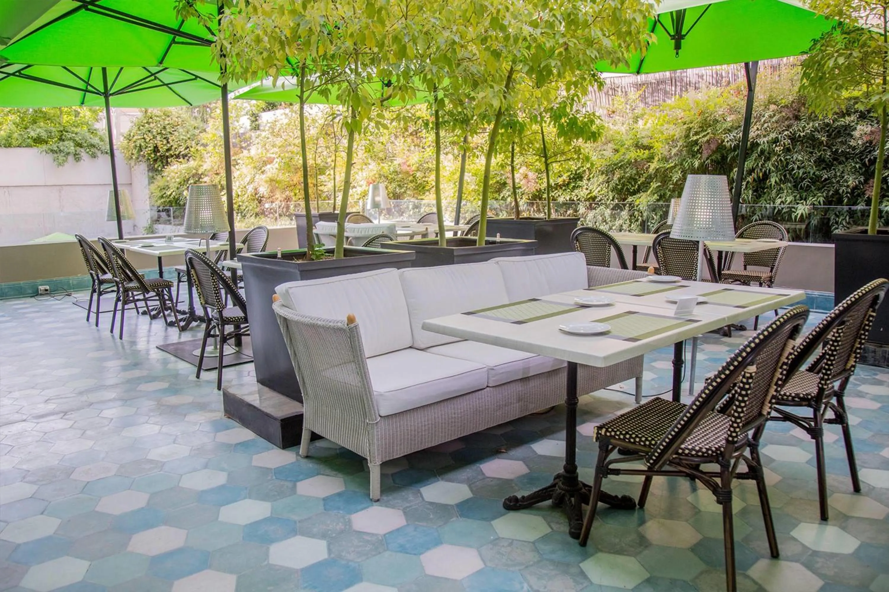 Restaurant/places to eat in Wyndham Santiago Pettra