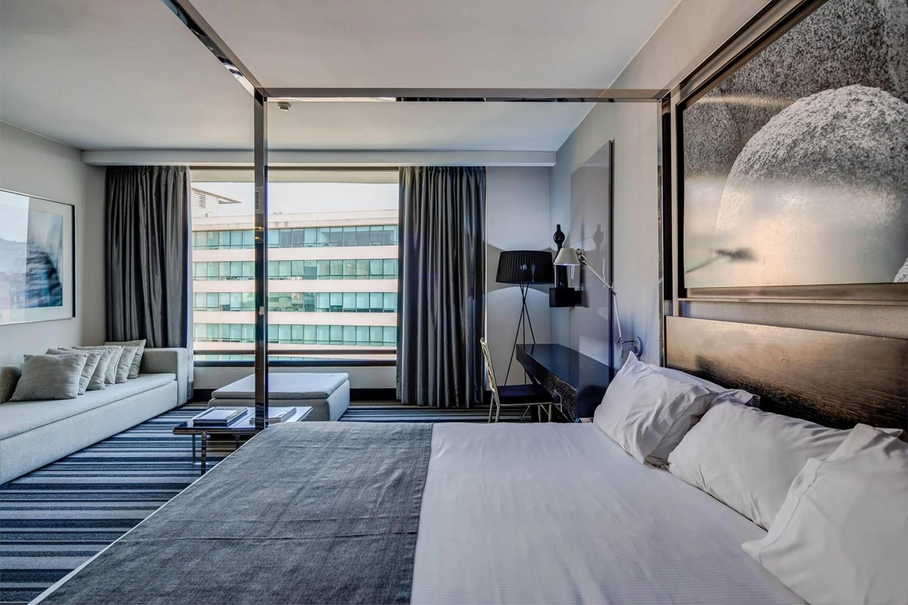 Photo of the whole room, Bed in Wyndham Santiago Pettra