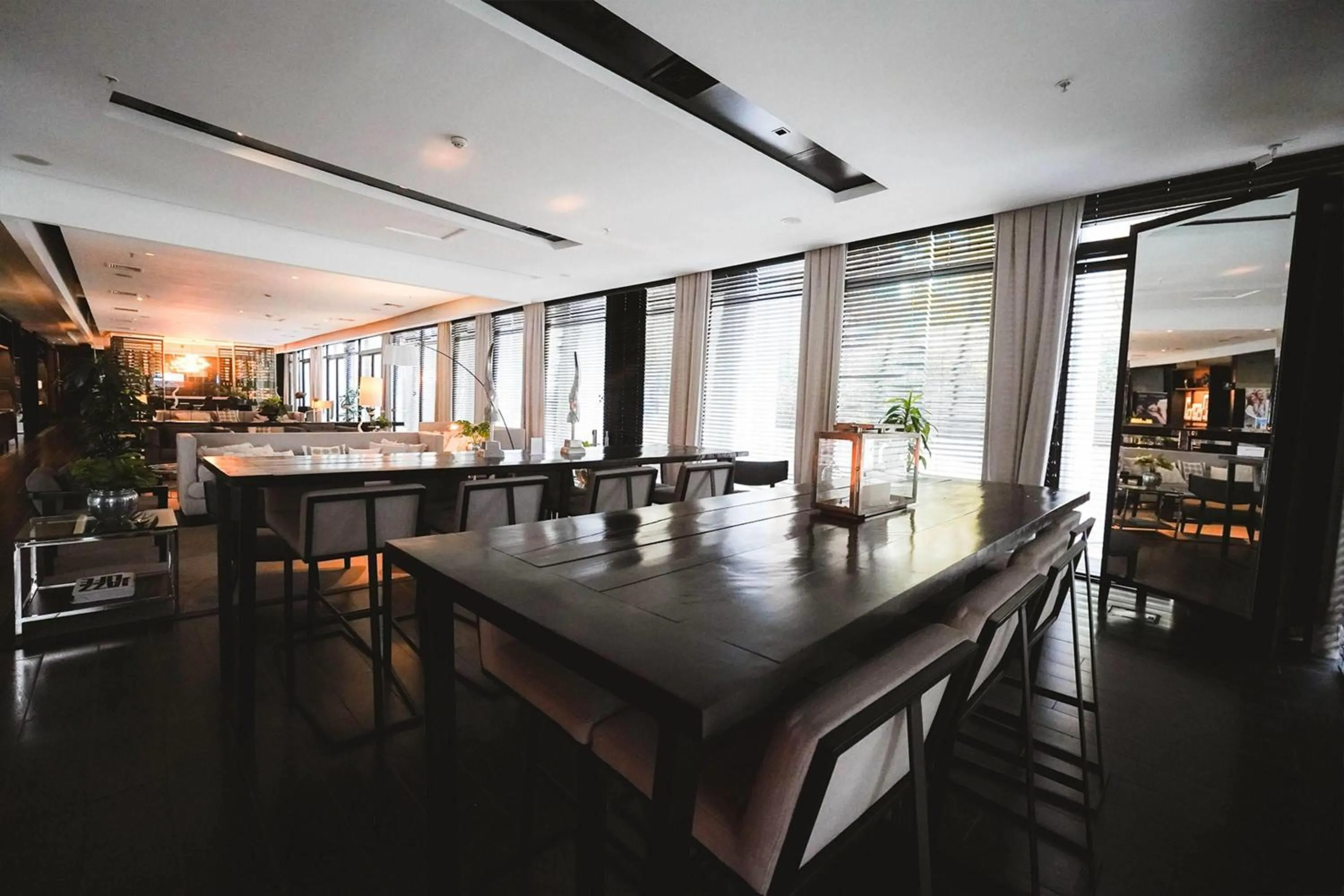 Lobby or reception in Wyndham Santiago Pettra