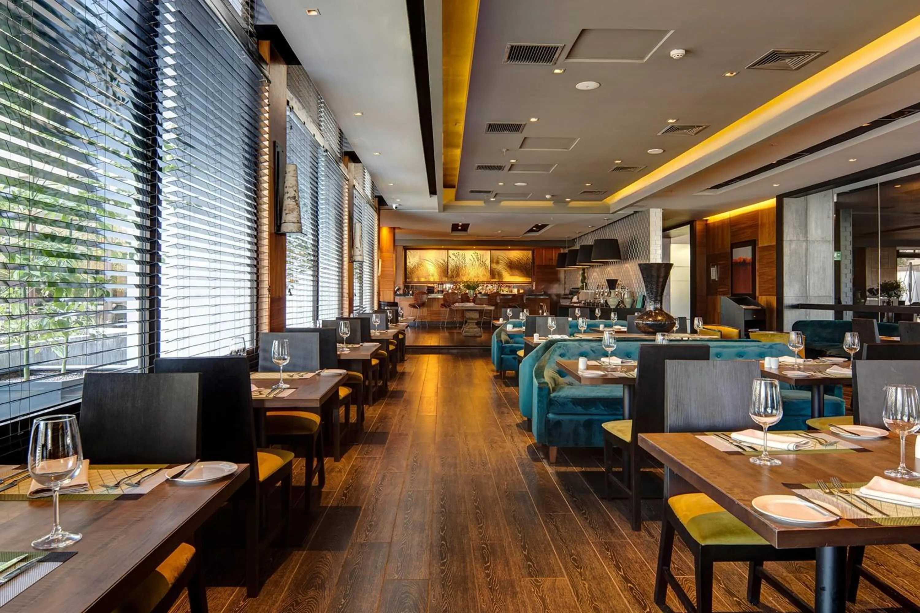 Restaurant/places to eat in Wyndham Santiago Pettra