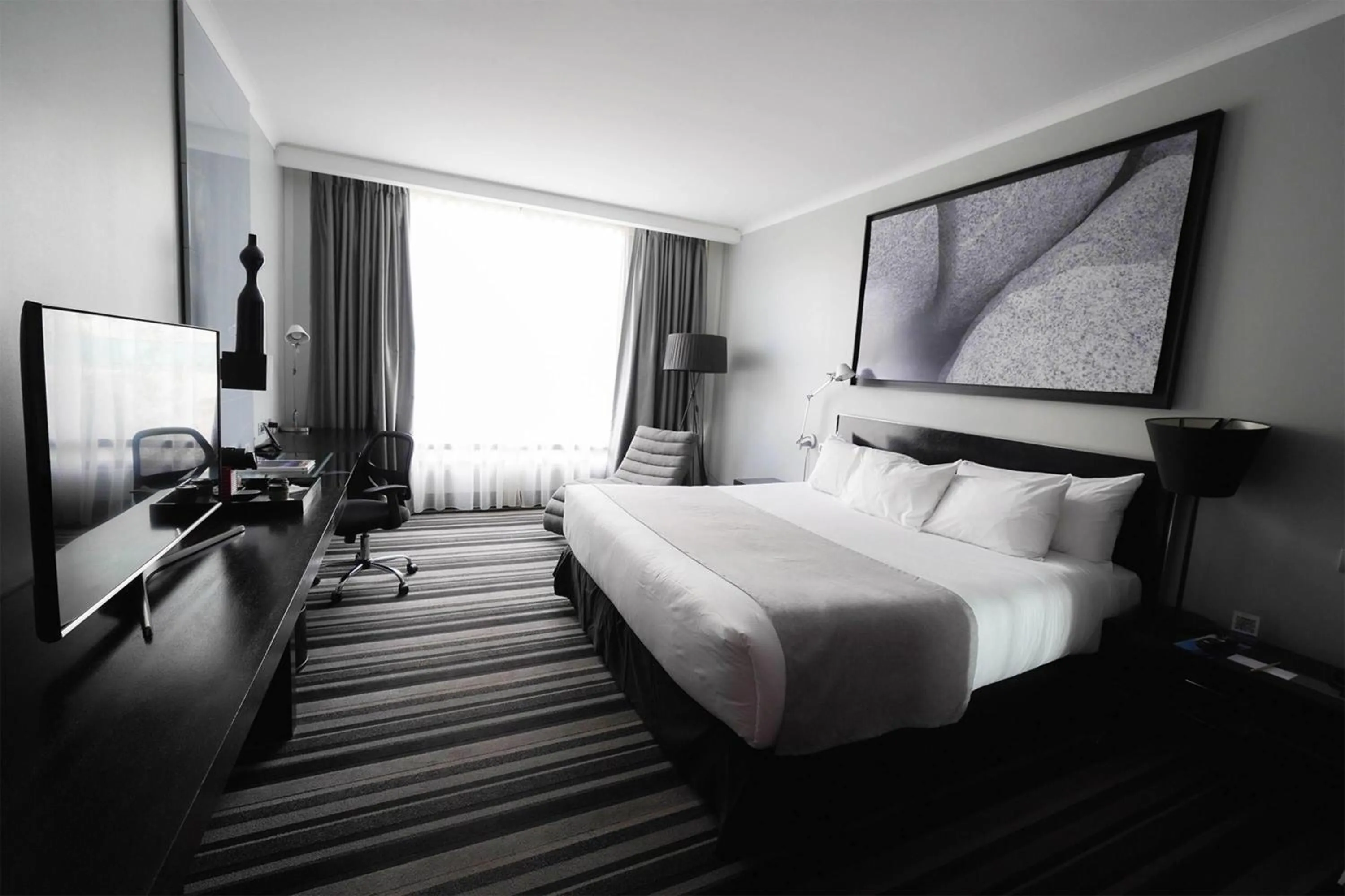 Photo of the whole room, Bed in Wyndham Santiago Pettra