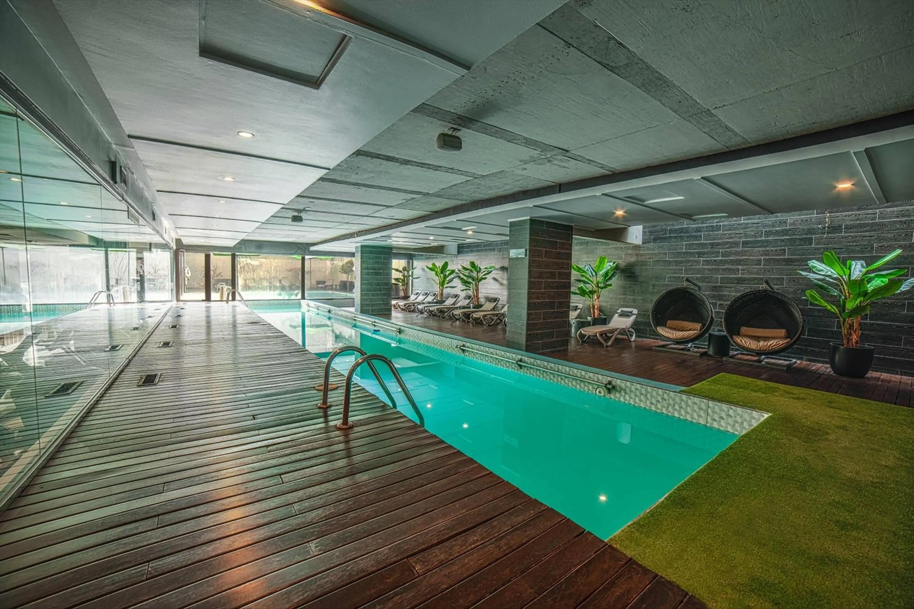 Pool view in Wyndham Santiago Pettra