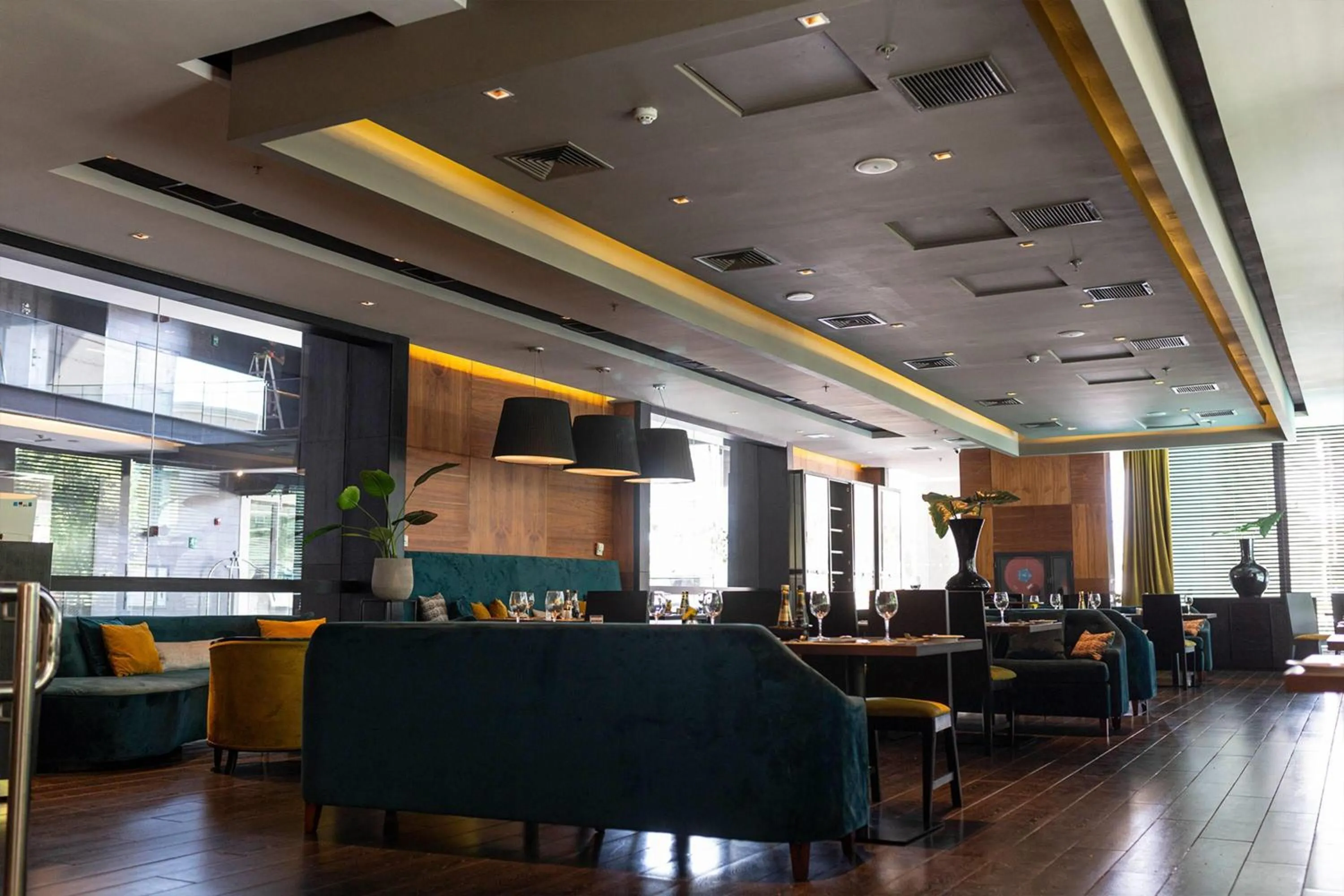 Restaurant/places to eat in Wyndham Santiago Pettra