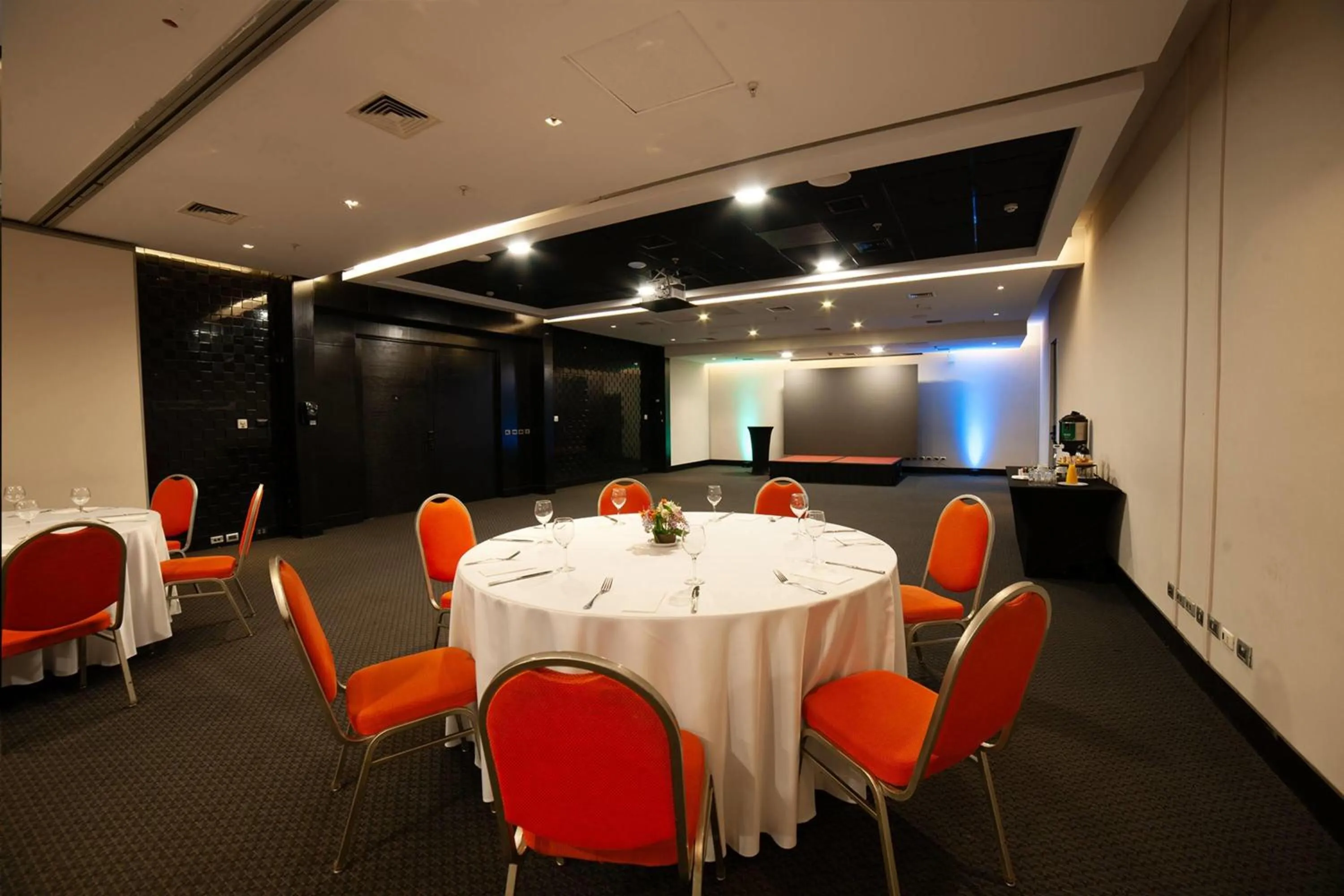 Meeting/conference room in Wyndham Santiago Pettra