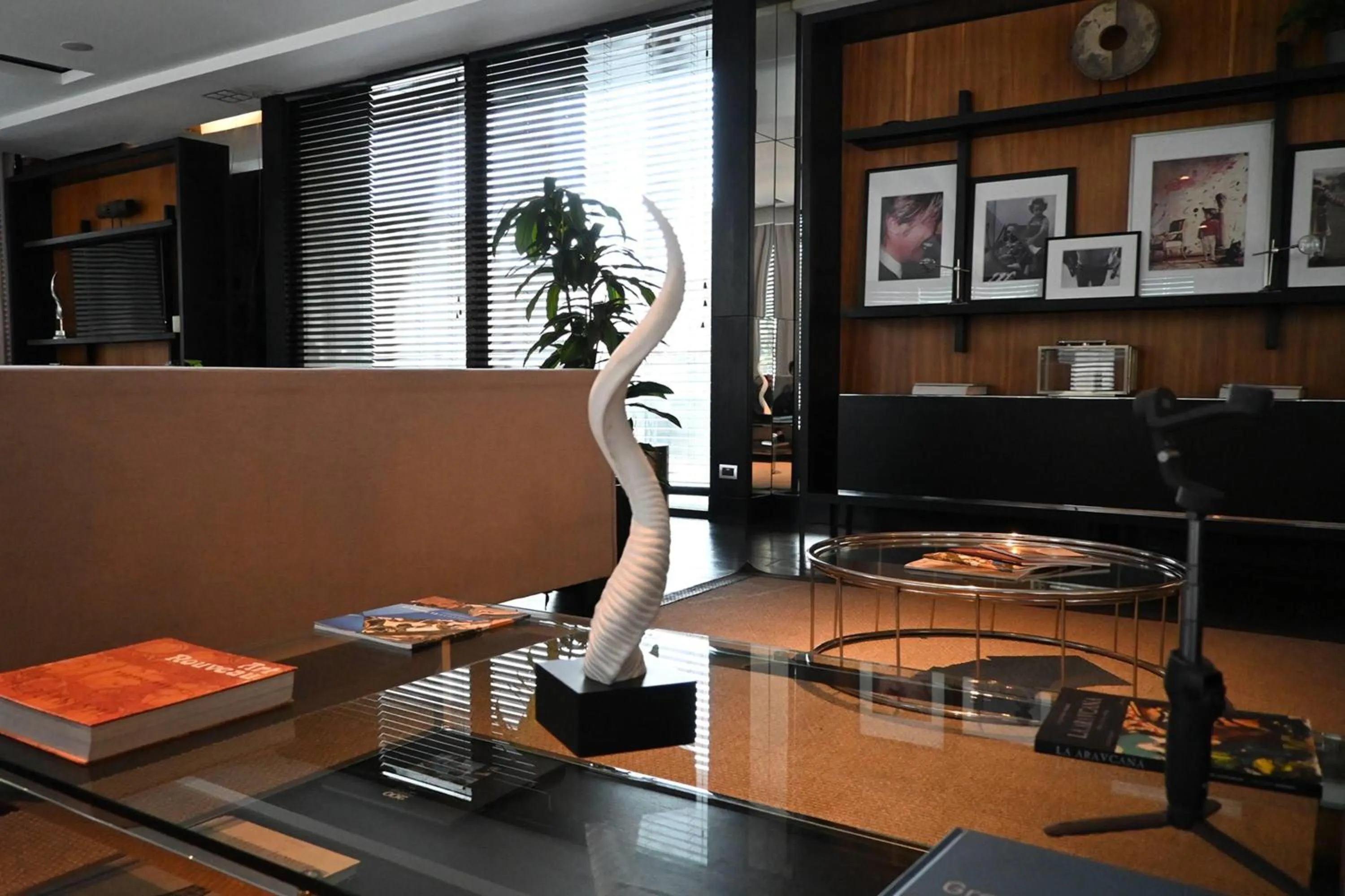 Lobby or reception in Wyndham Santiago Pettra