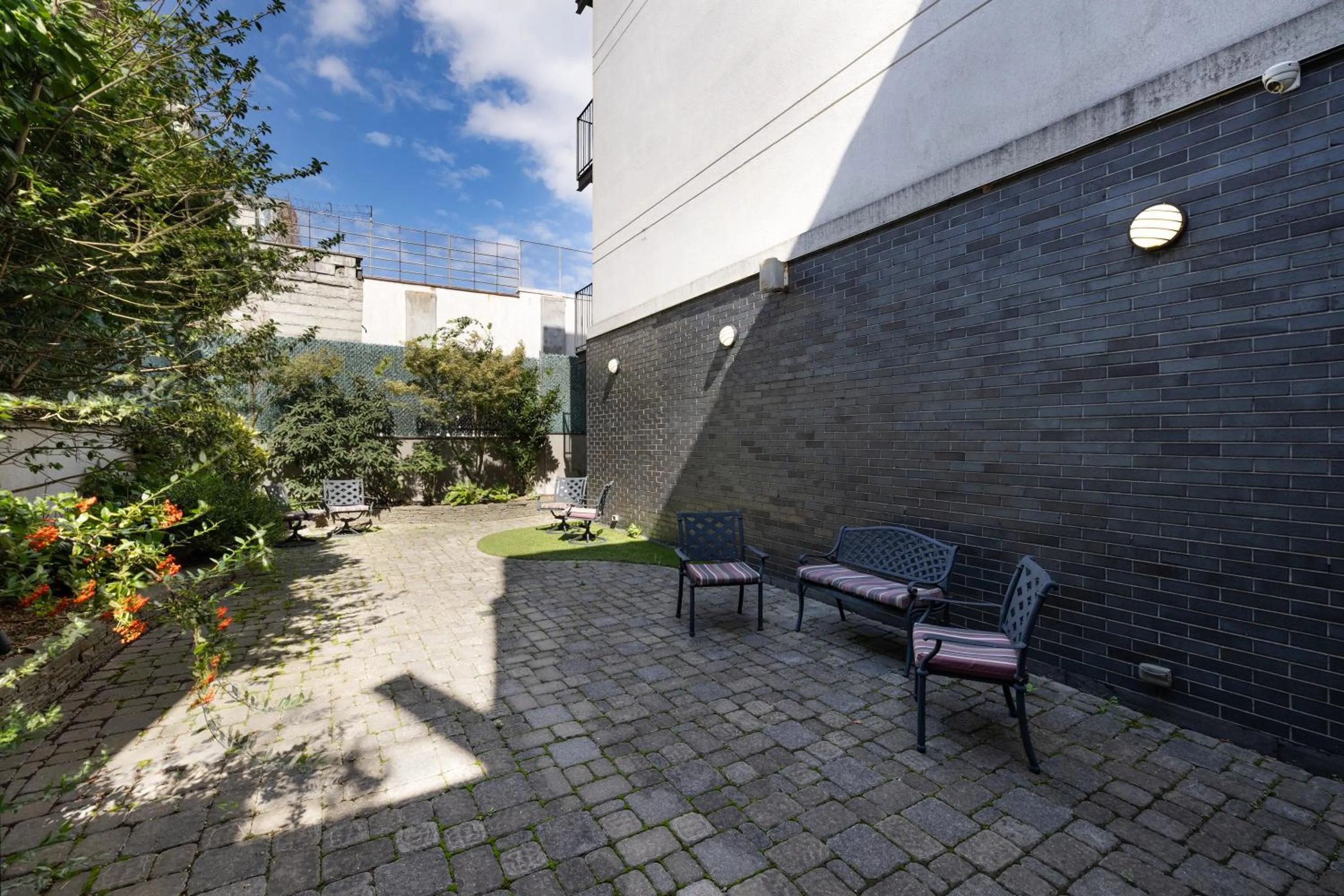 Garden in Aura Hotel Brooklyn