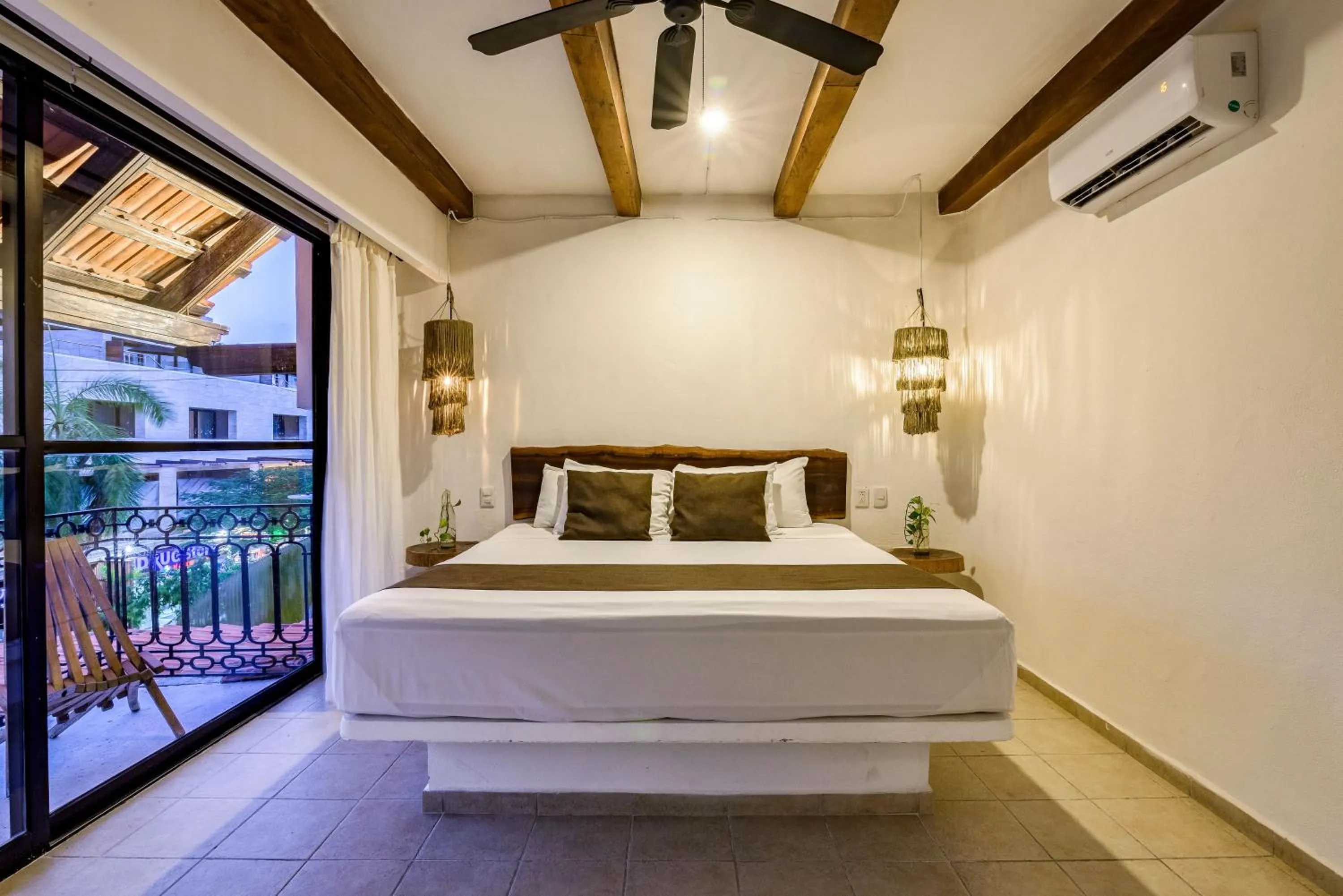 Balcony/Terrace, Bed in Hotel Banana Boutique & Spa - 5th Av Playa del Carmen