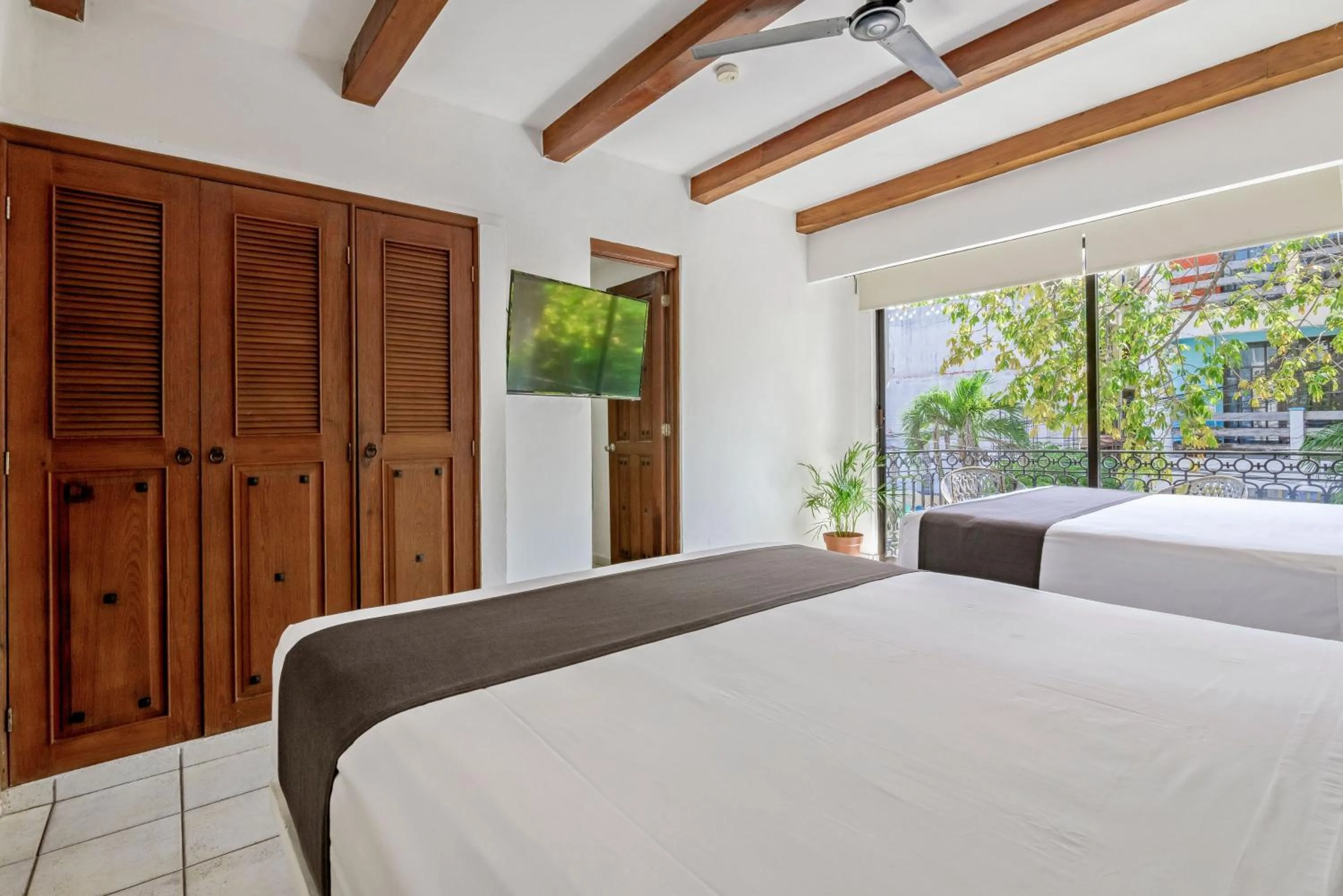Balcony/Terrace, Bed in Hotel Banana Boutique & Spa - 5th Av Playa del Carmen