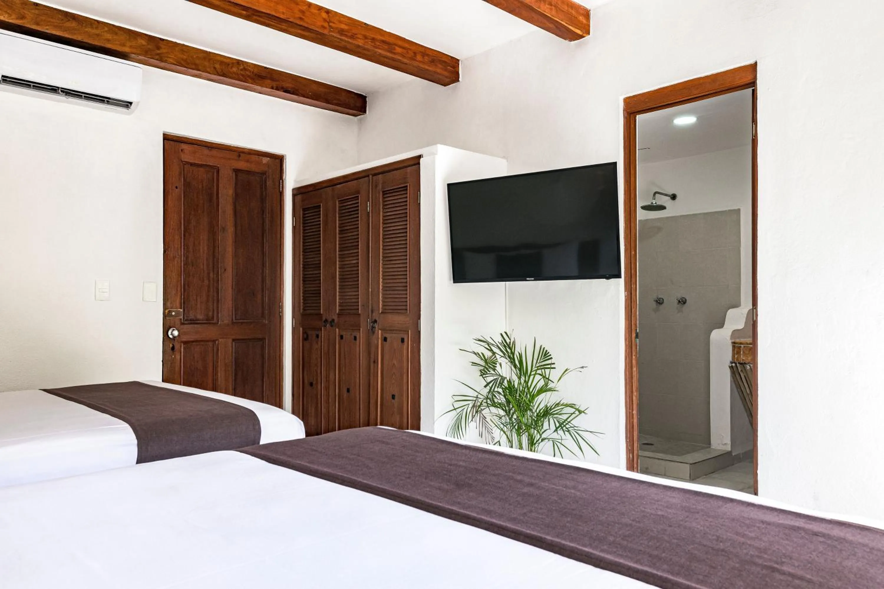 TV and multimedia, Bed in Hotel Banana Boutique & Spa - 5th Av Playa del Carmen