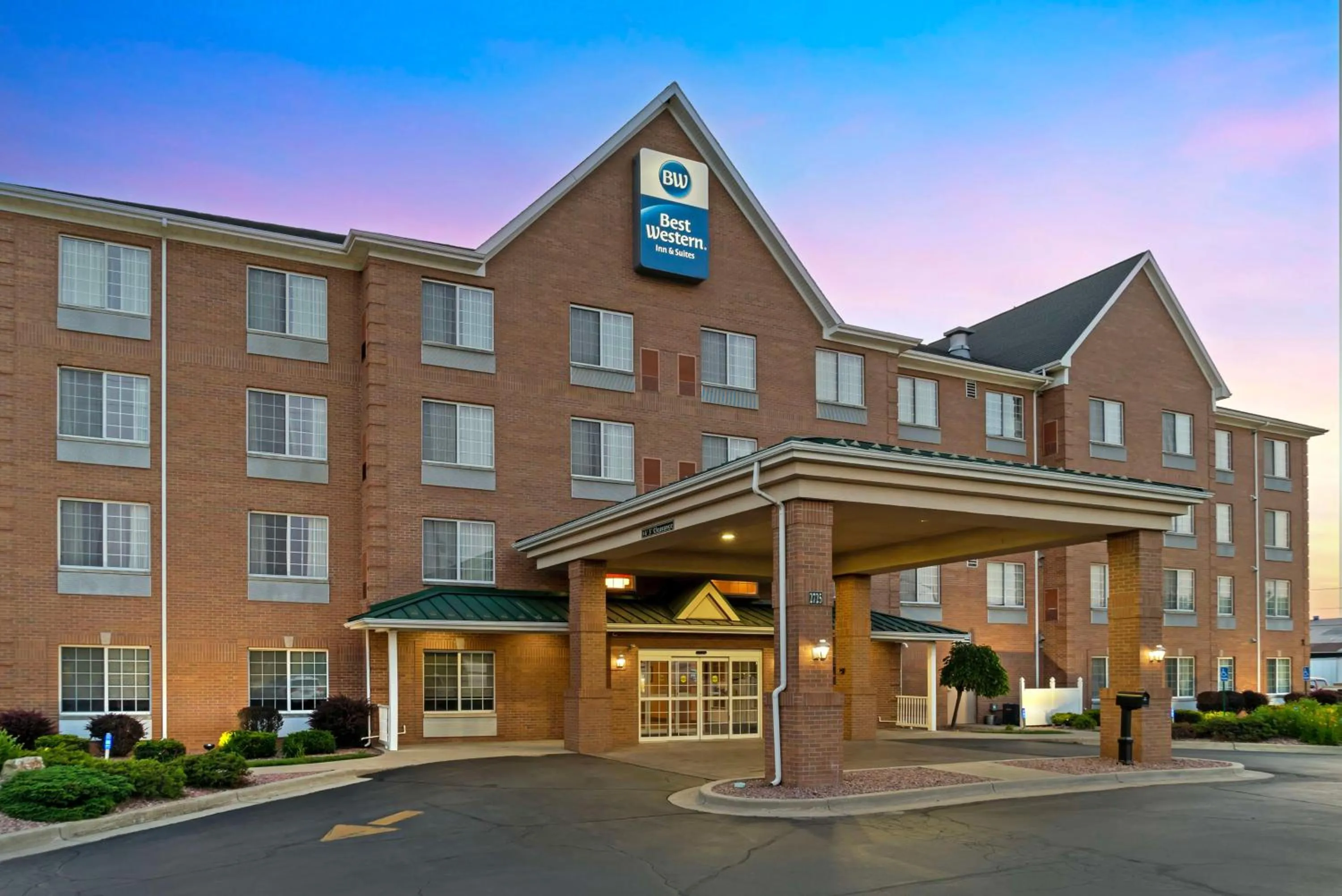 Property building in Best Western Executive Inn & Suites