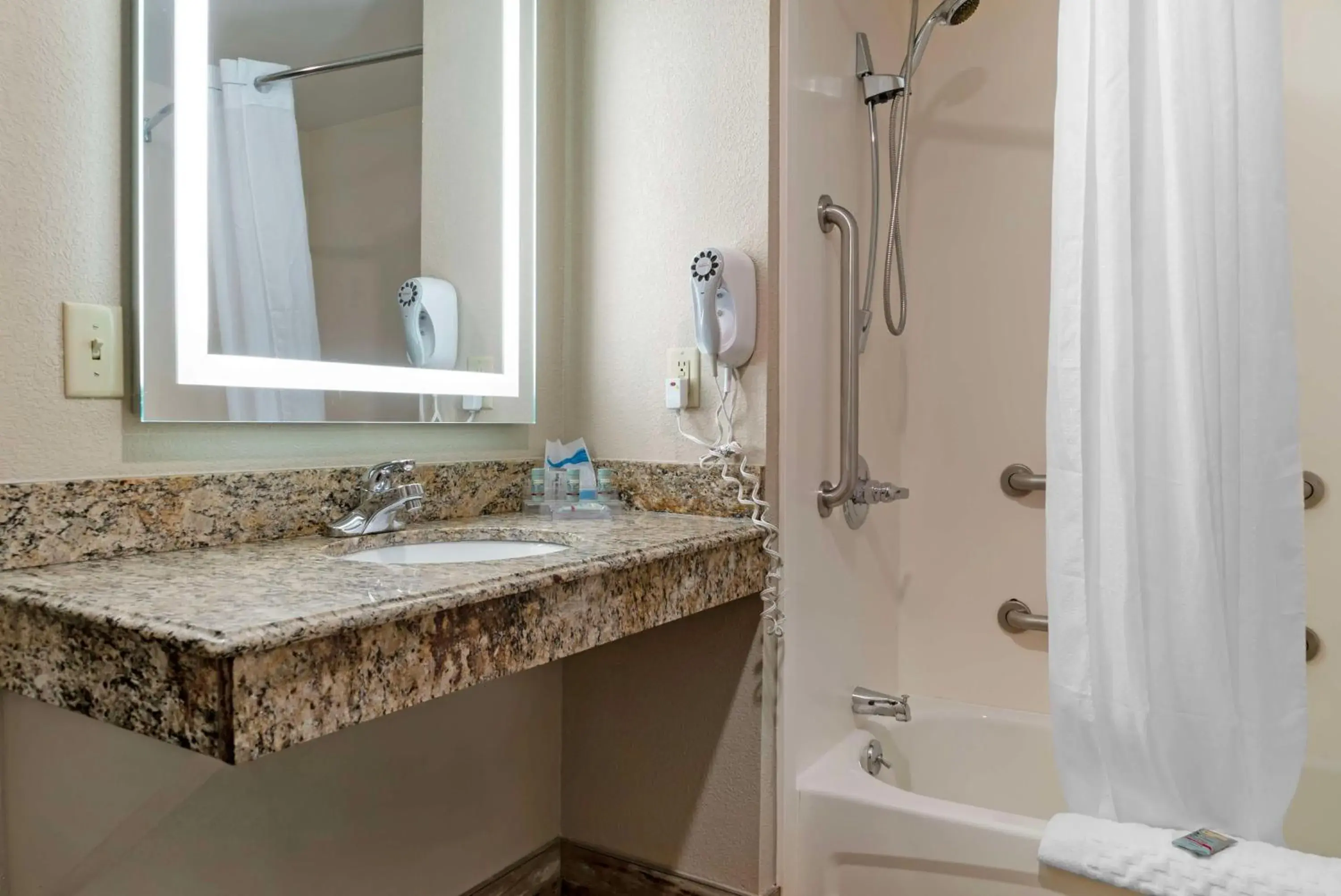 King Room with Bath Tub - Disability Access/Non-Smoking in Best Western Executive Inn & Suites King Room with Bath Tub - Disability Access/Non-Smoking in Best Western Executive Inn & Suites