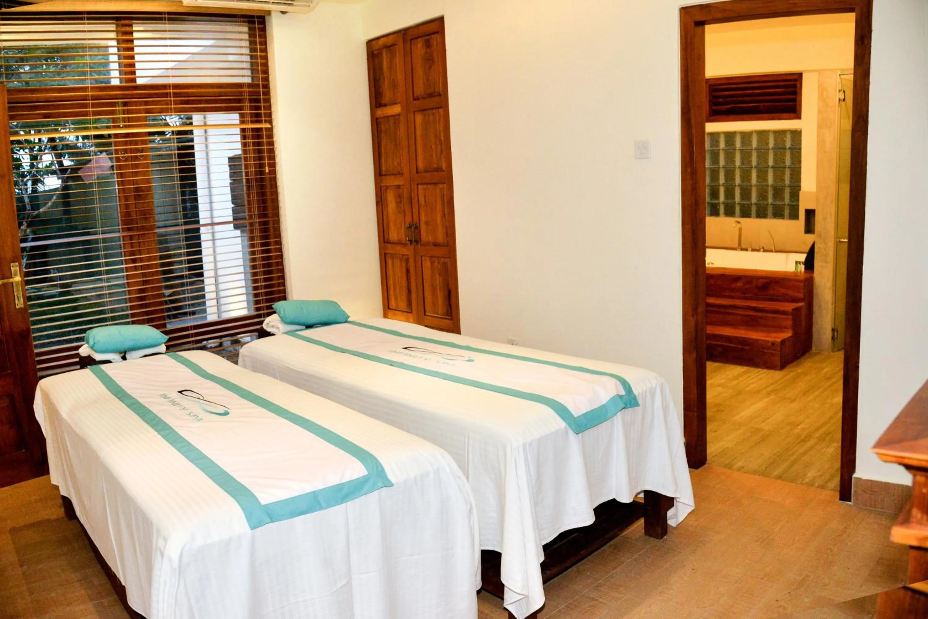 Massage, Bed in Goldi Sands Hotel