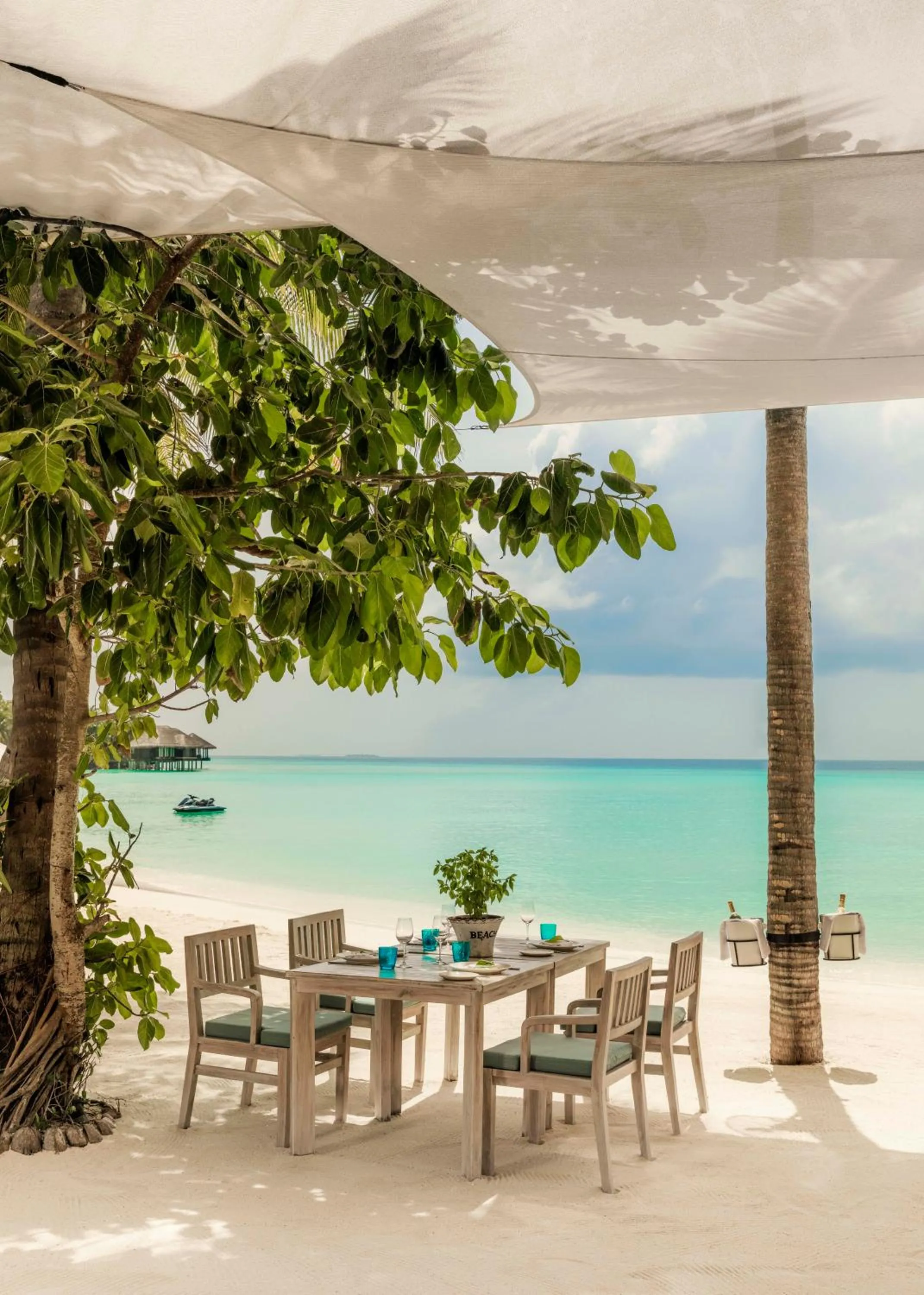 Restaurant/places to eat in One&Only Reethi Rah