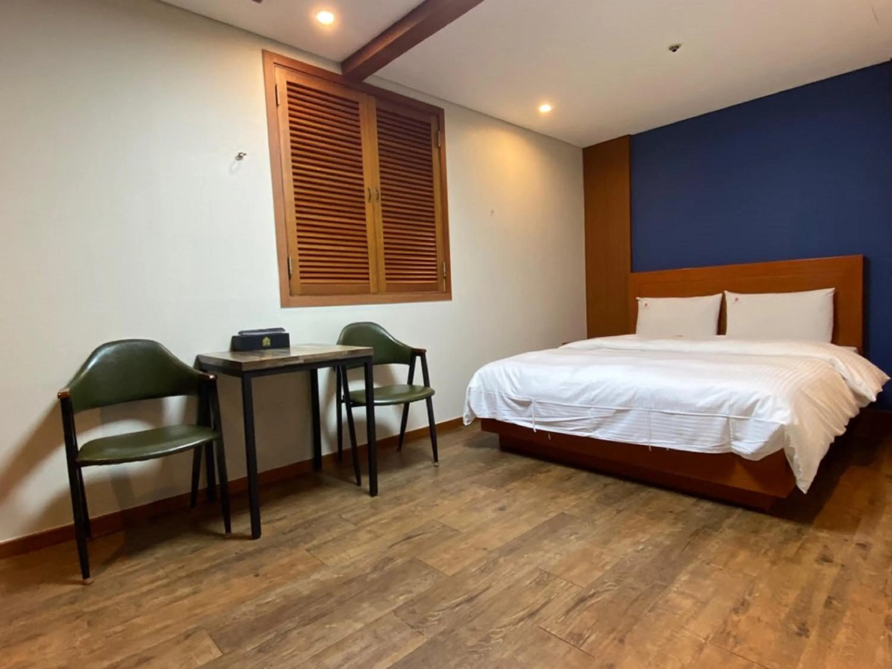 Photo of the whole room, Bed in Benikea Daelim Hotel