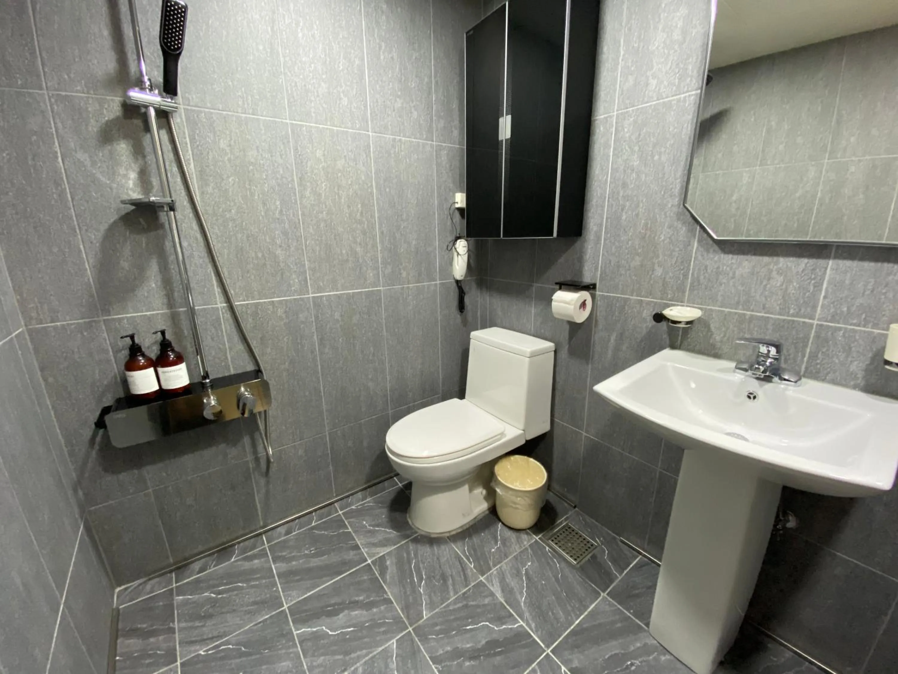 Shower in Benikea Daelim Hotel