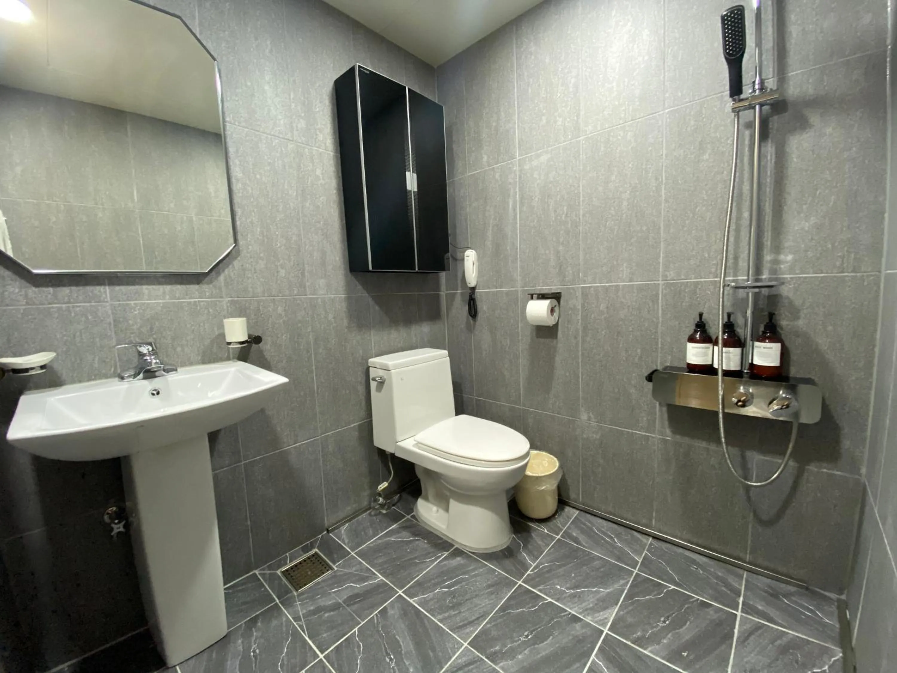 Shower in Benikea Daelim Hotel