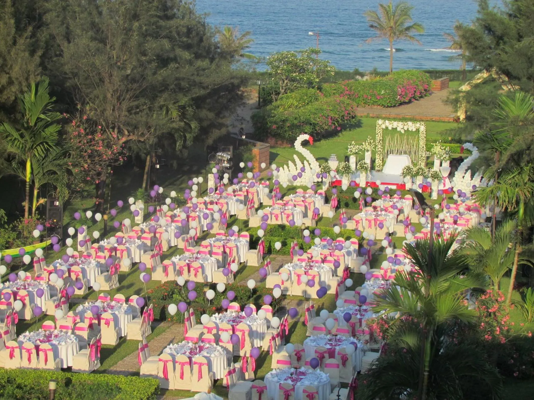 Restaurant/places to eat in Sandy Beach Non Nuoc Resort