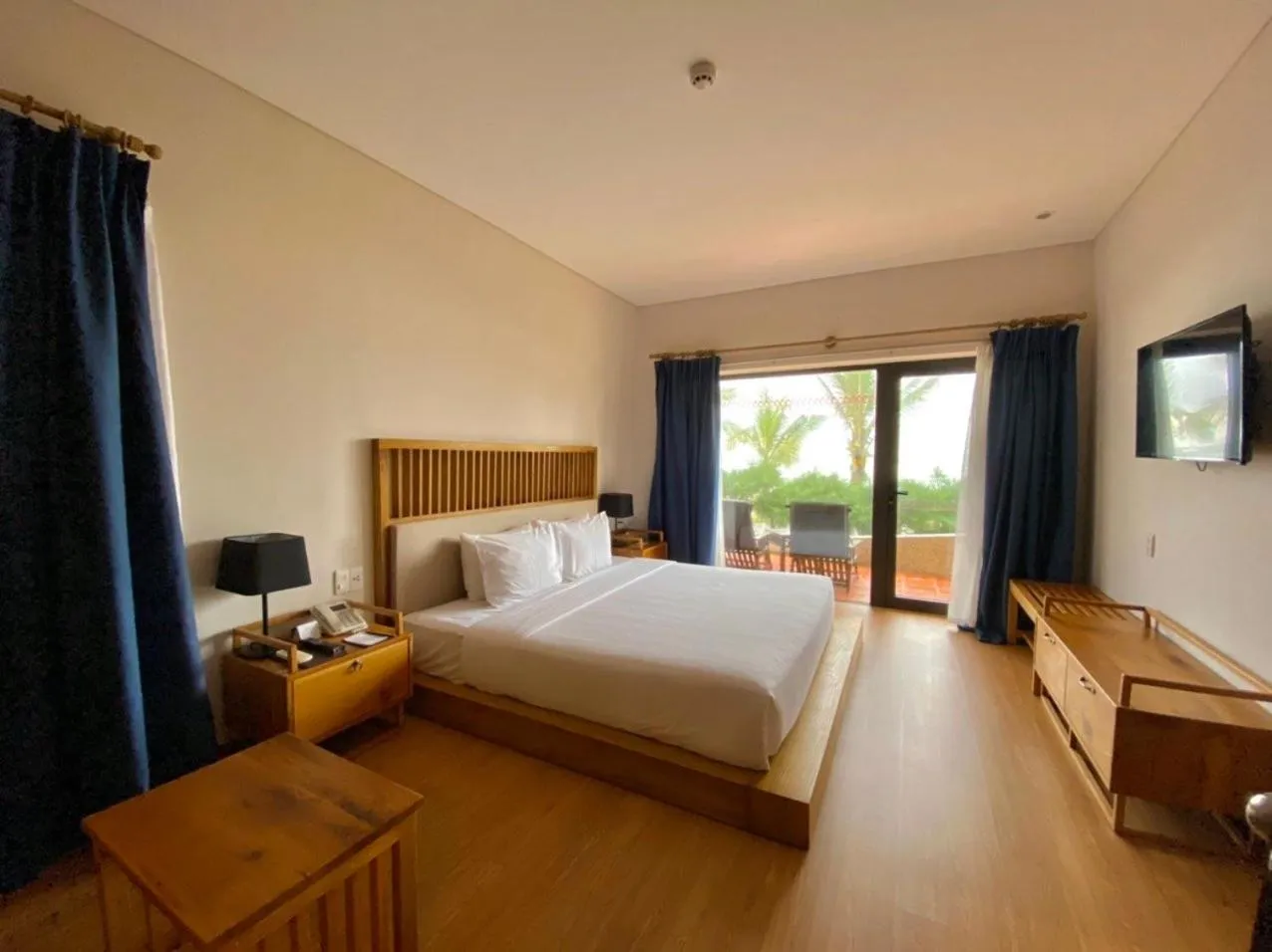 Bed in Sandy Beach Non Nuoc Resort