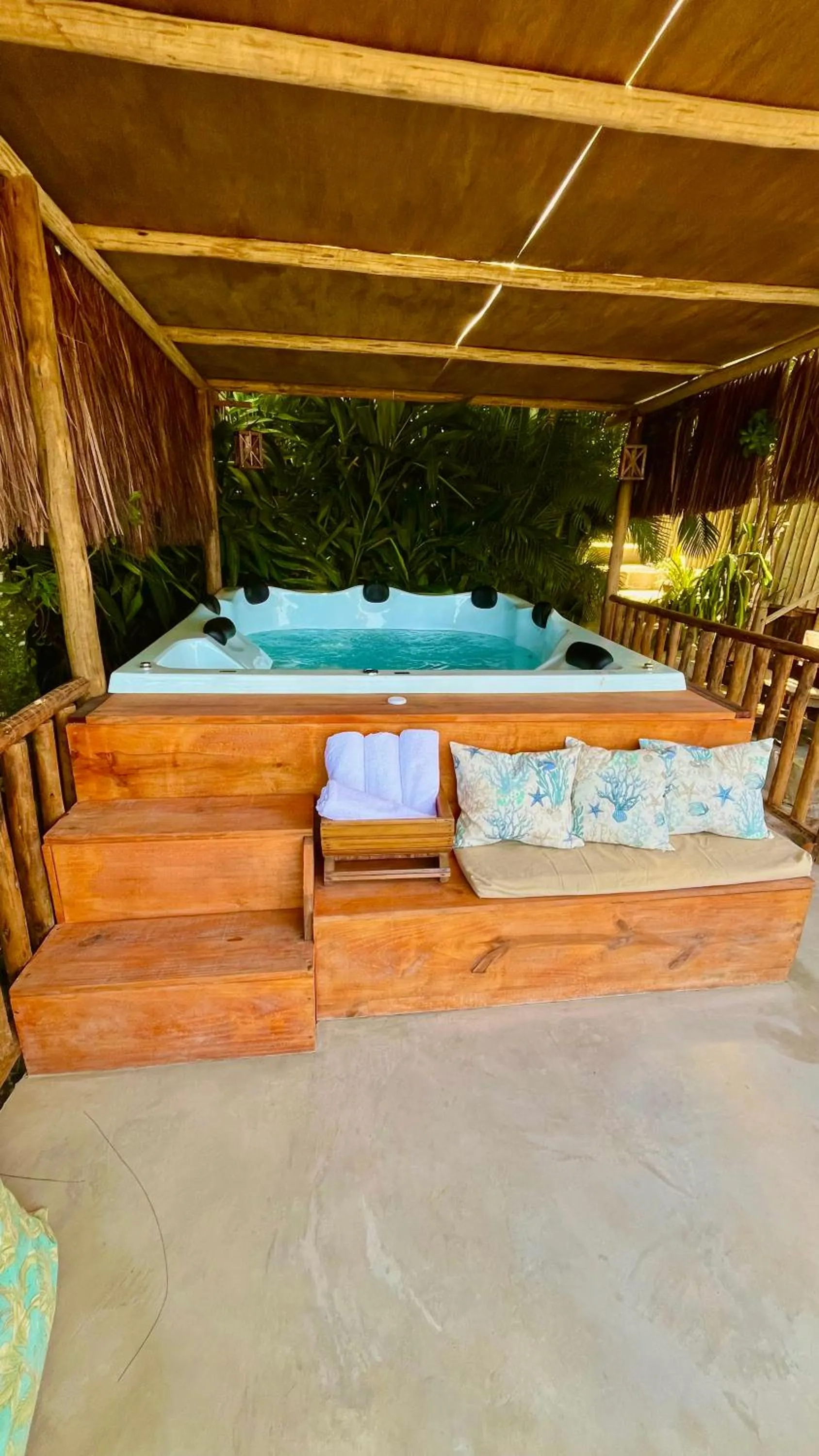 Swimming pool in Eliza, Bangalô vista mar em Trancoso