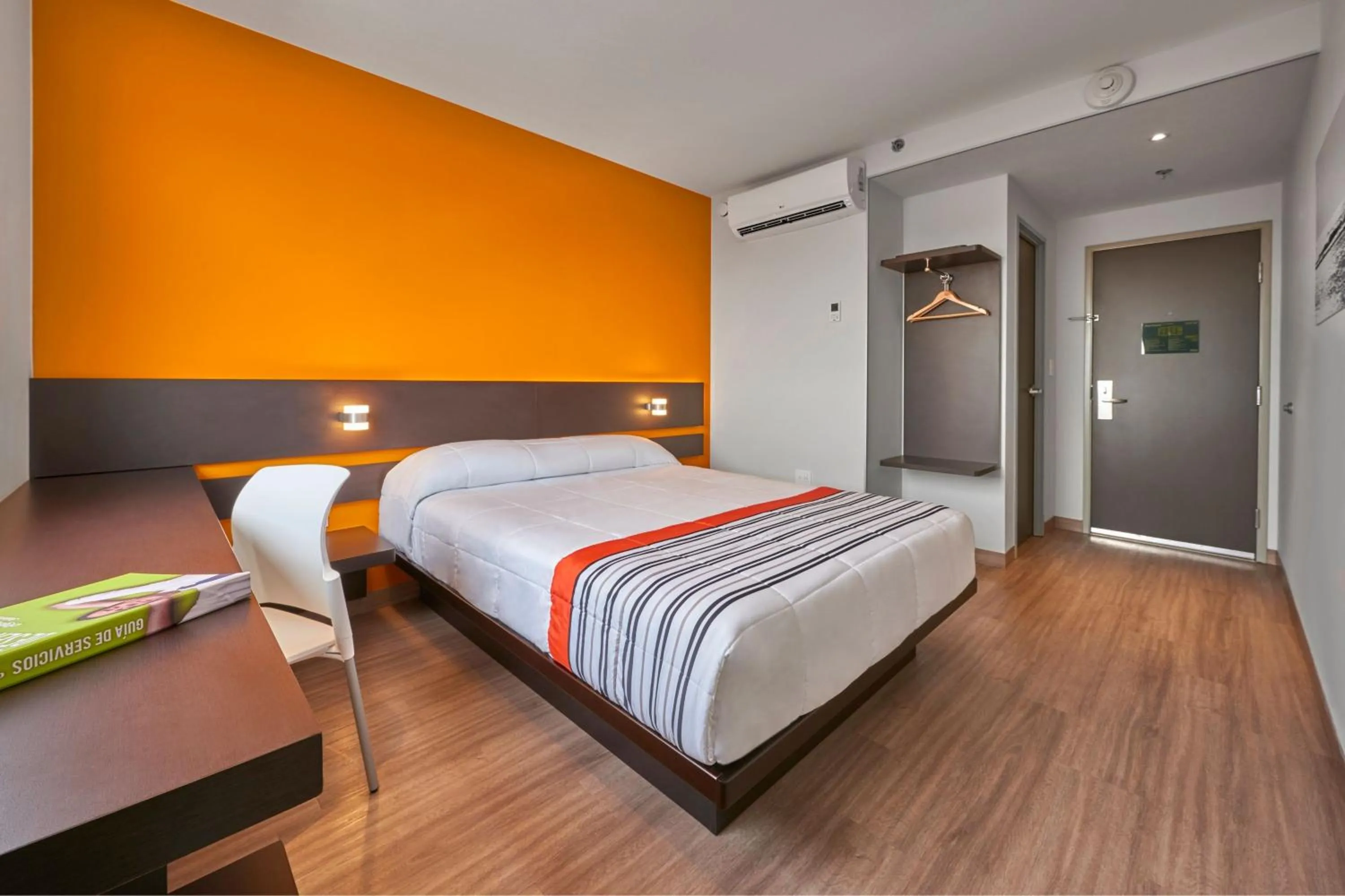 Bedroom, Bed in City Express Junior by Marriott Leon Centro de Convenciones