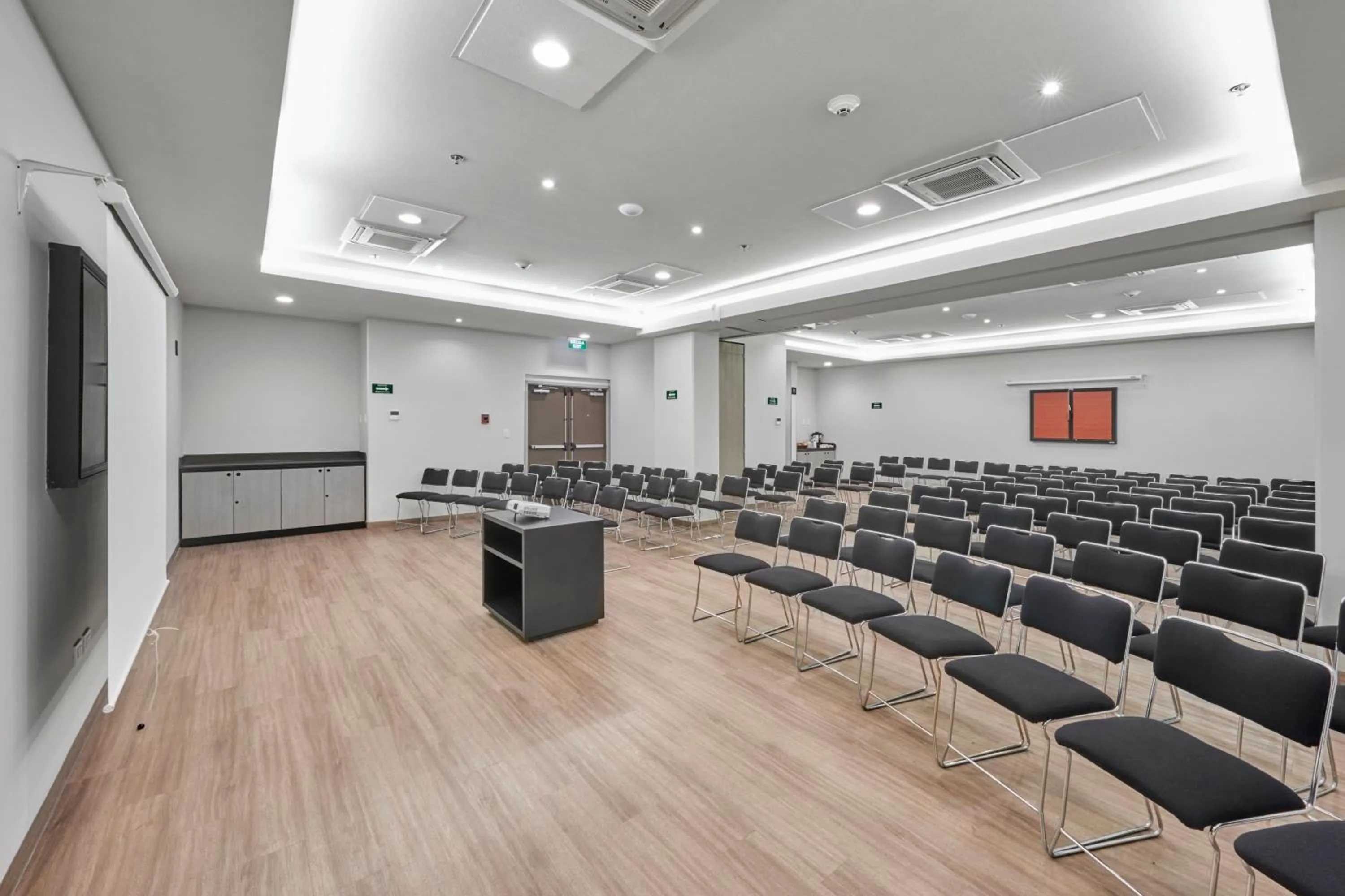 Meeting/conference room in City Express Junior by Marriott Leon Centro de Convenciones