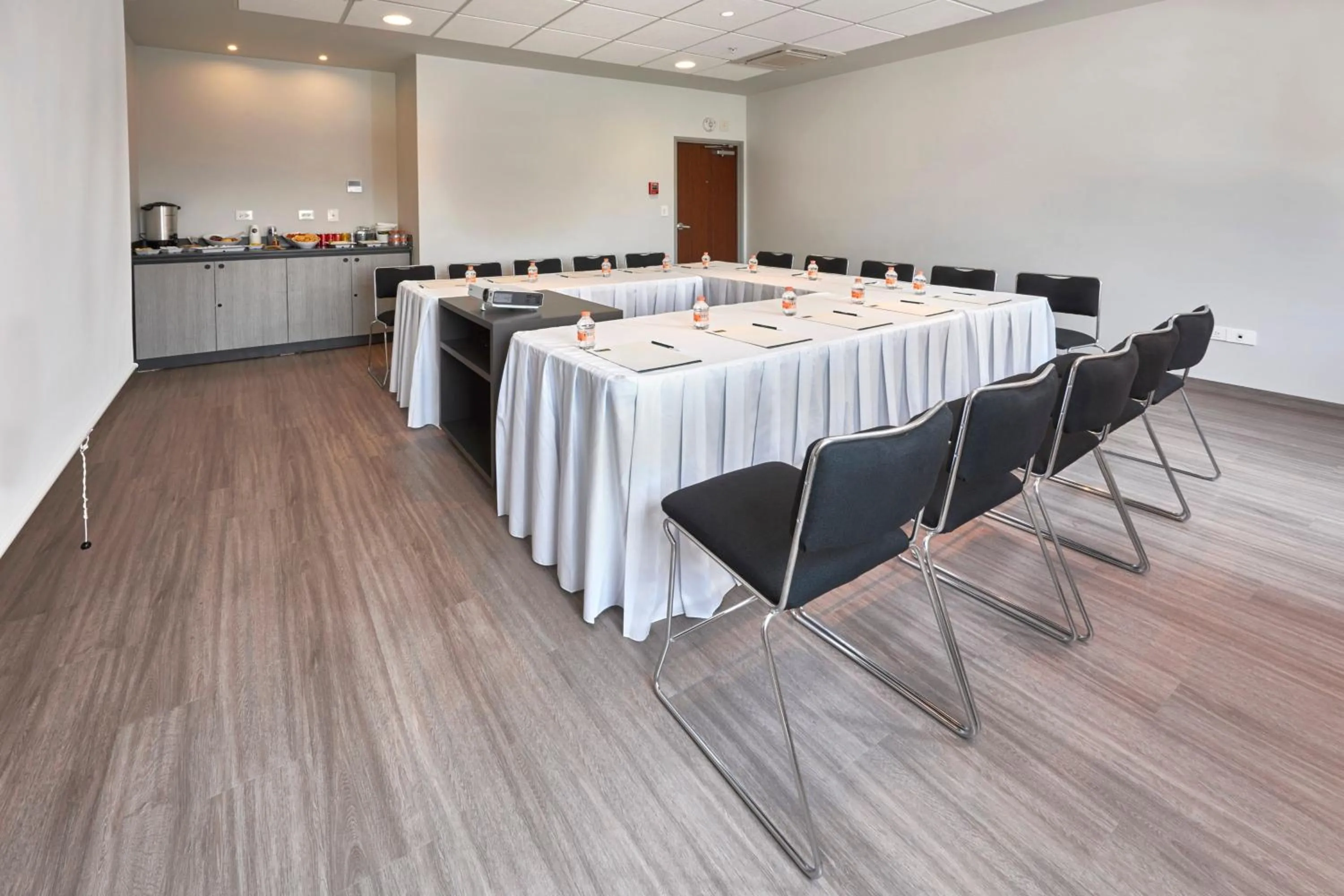 Meeting/conference room in City Express Junior by Marriott Leon Centro de Convenciones