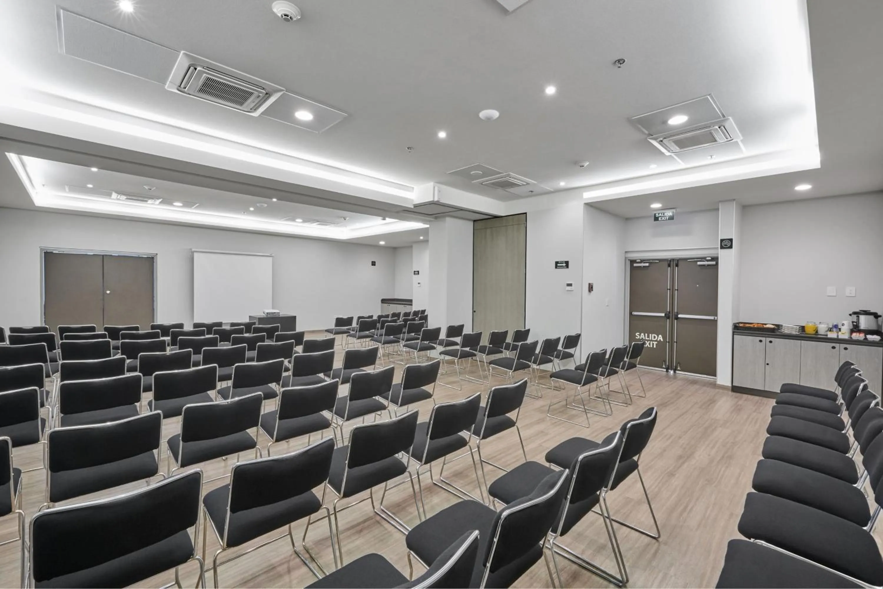 Meeting/conference room in City Express Junior by Marriott Leon Centro de Convenciones
