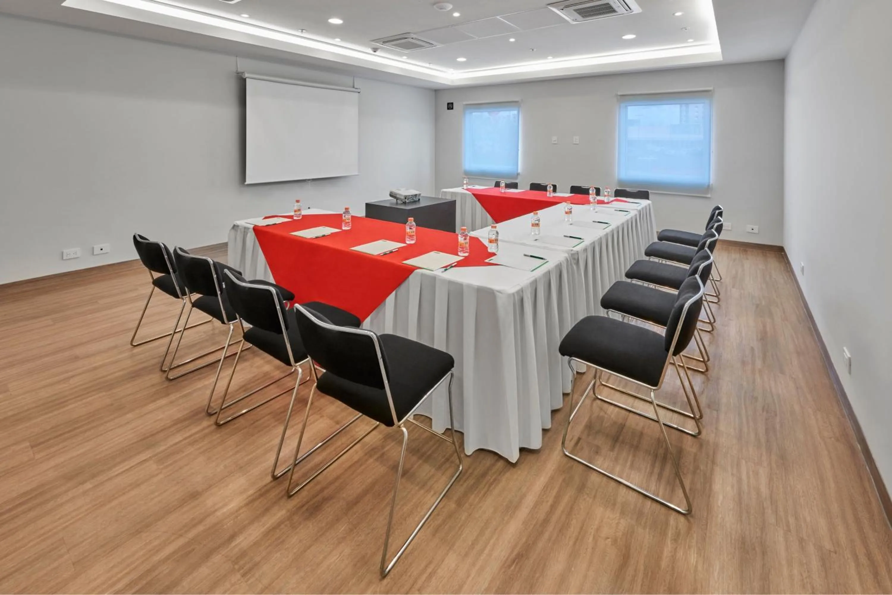 Meeting/conference room in City Express Junior by Marriott Leon Centro de Convenciones