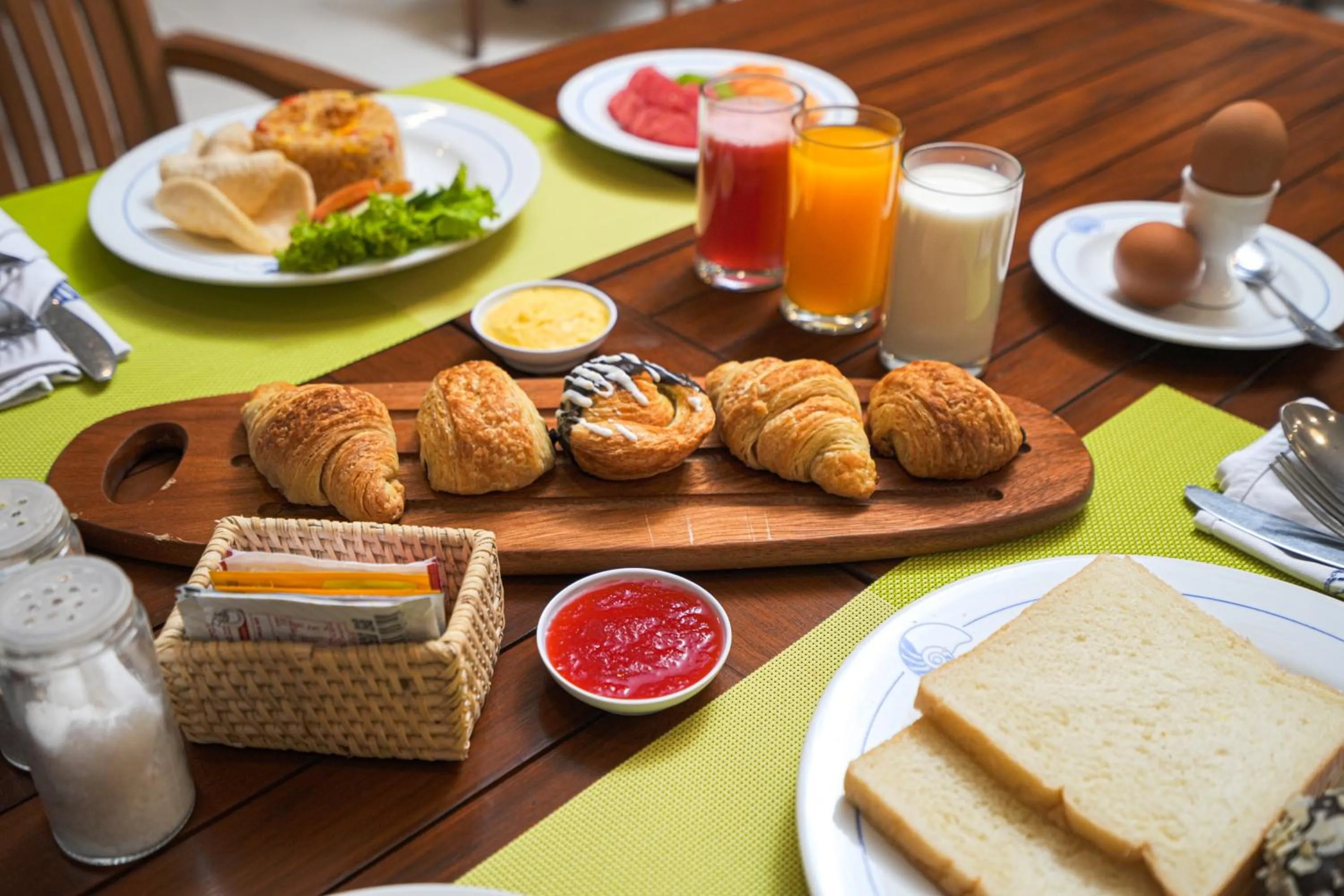 Continental breakfast in Samawa Transit Hotel