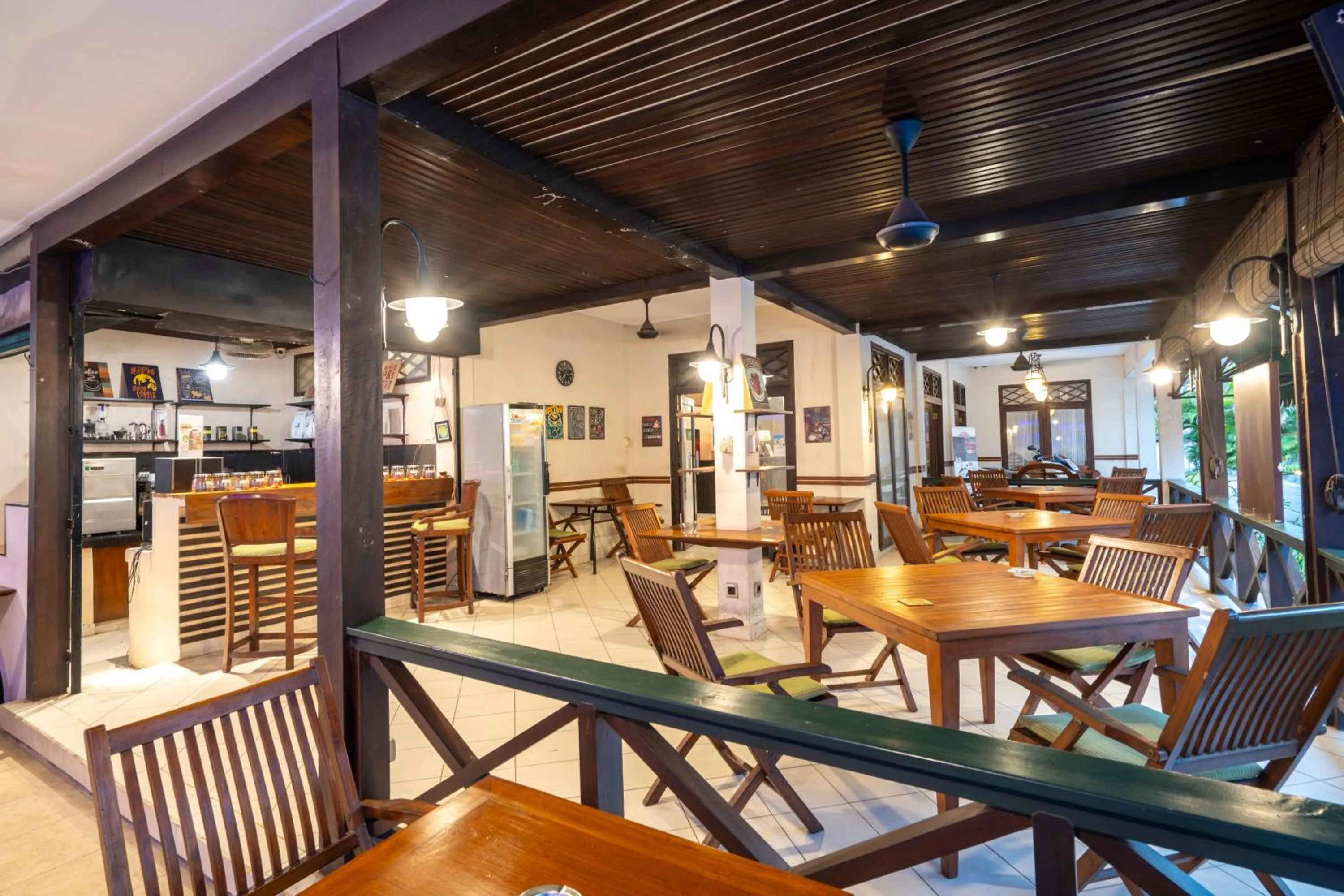 Lounge or bar in Samawa Transit Hotel