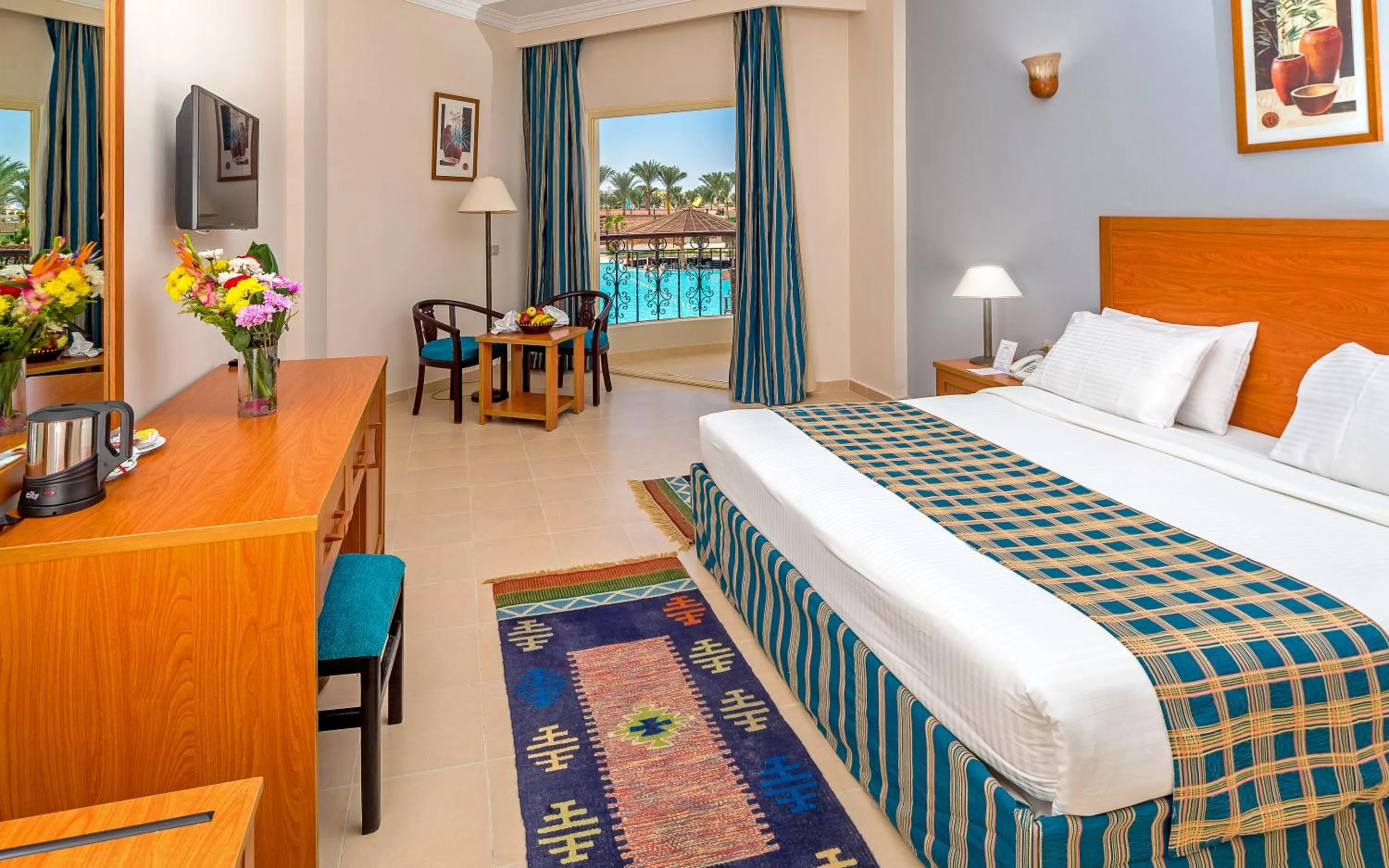 Bed in Hawaii Le Jardin Aqua Resort - Families and Couples Only
