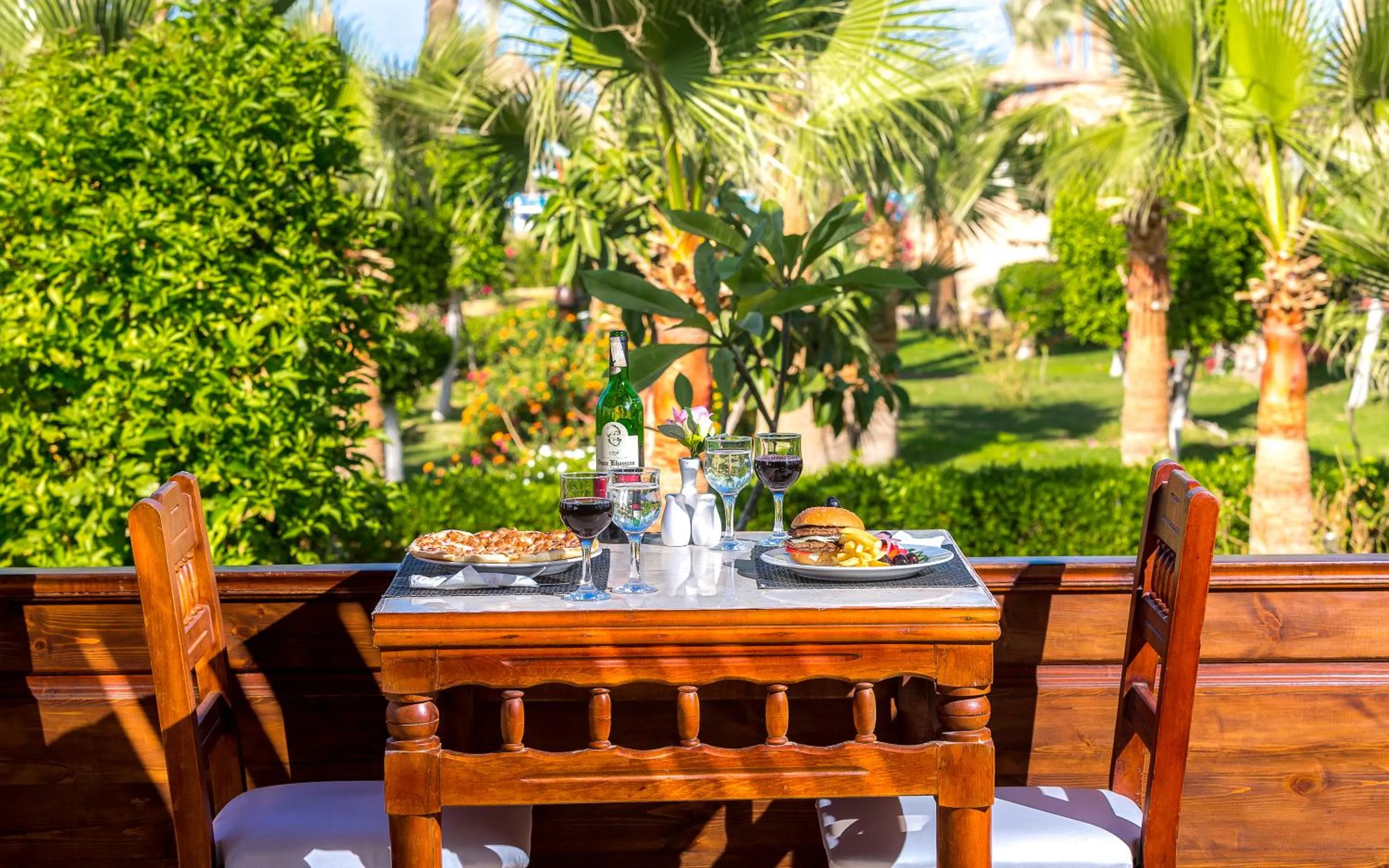 Restaurant/places to eat in Hawaii Le Jardin Aqua Resort - Families and Couples Only