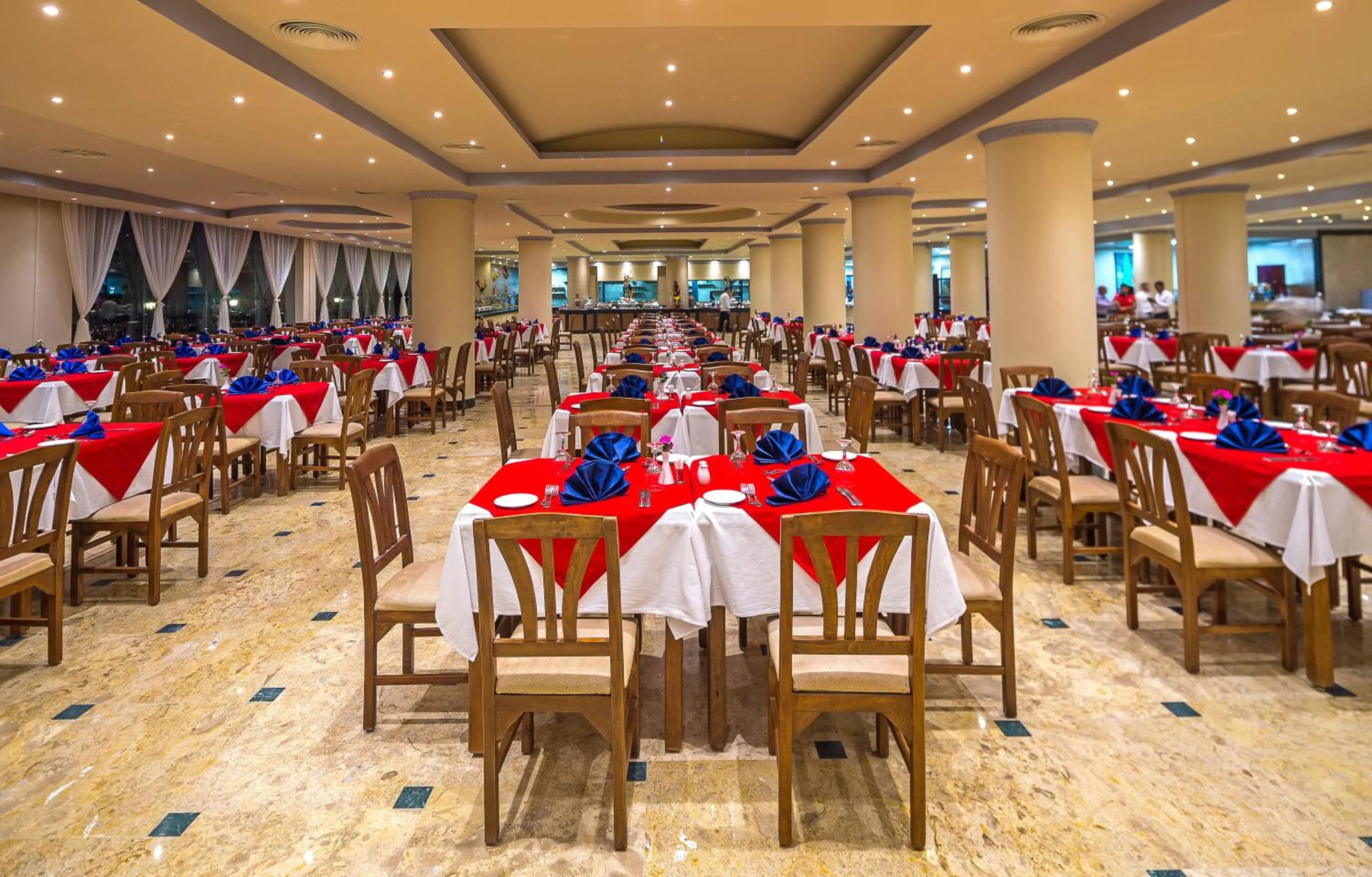 Dining area in Hawaii Le Jardin Aqua Resort - Families and Couples Only