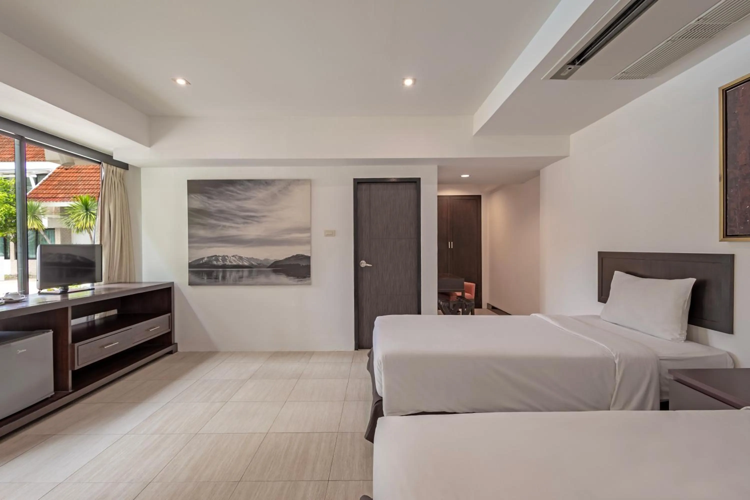 Bed in Hotel Tropicana Pattaya