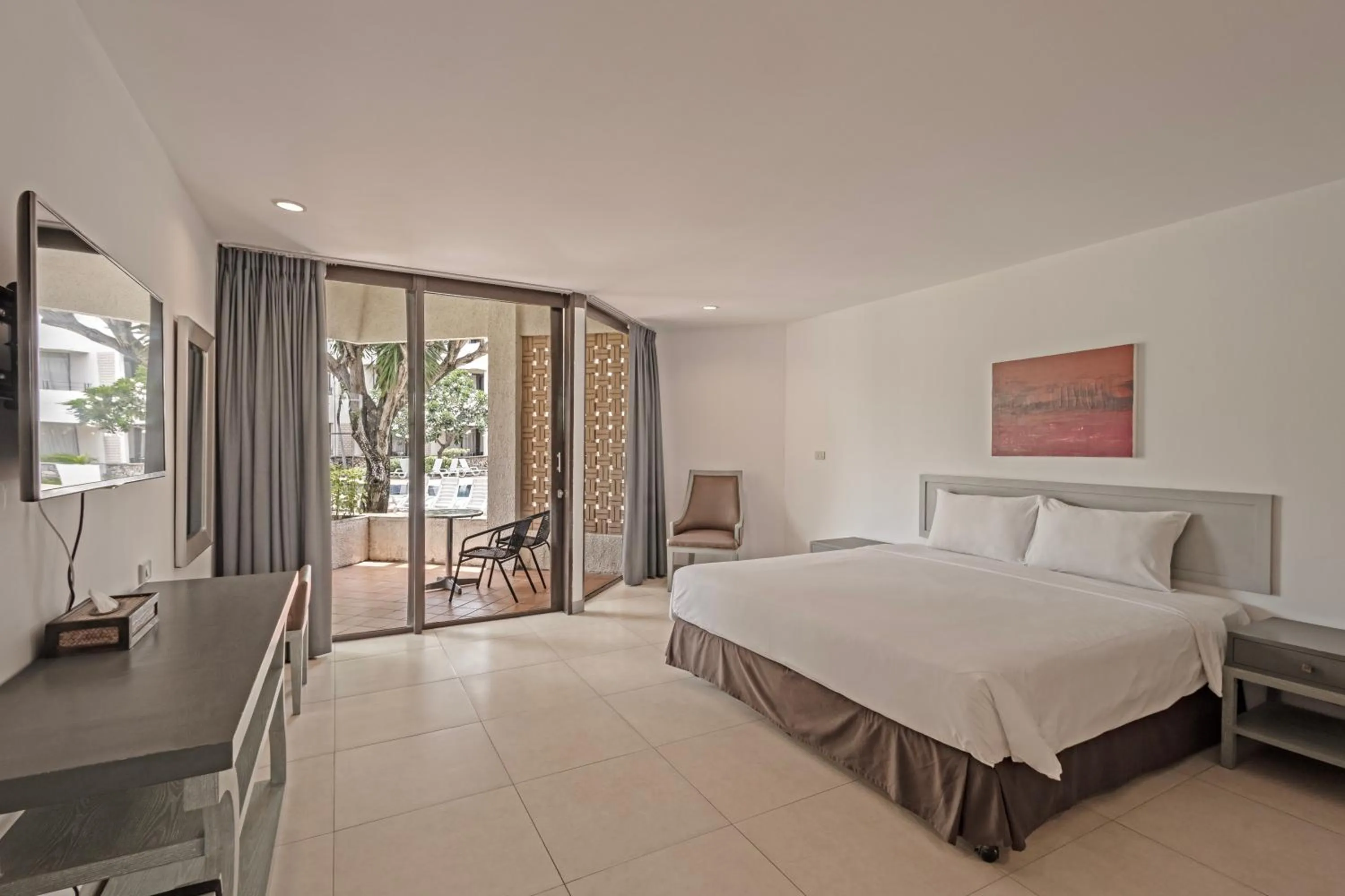 Bed in Hotel Tropicana Pattaya